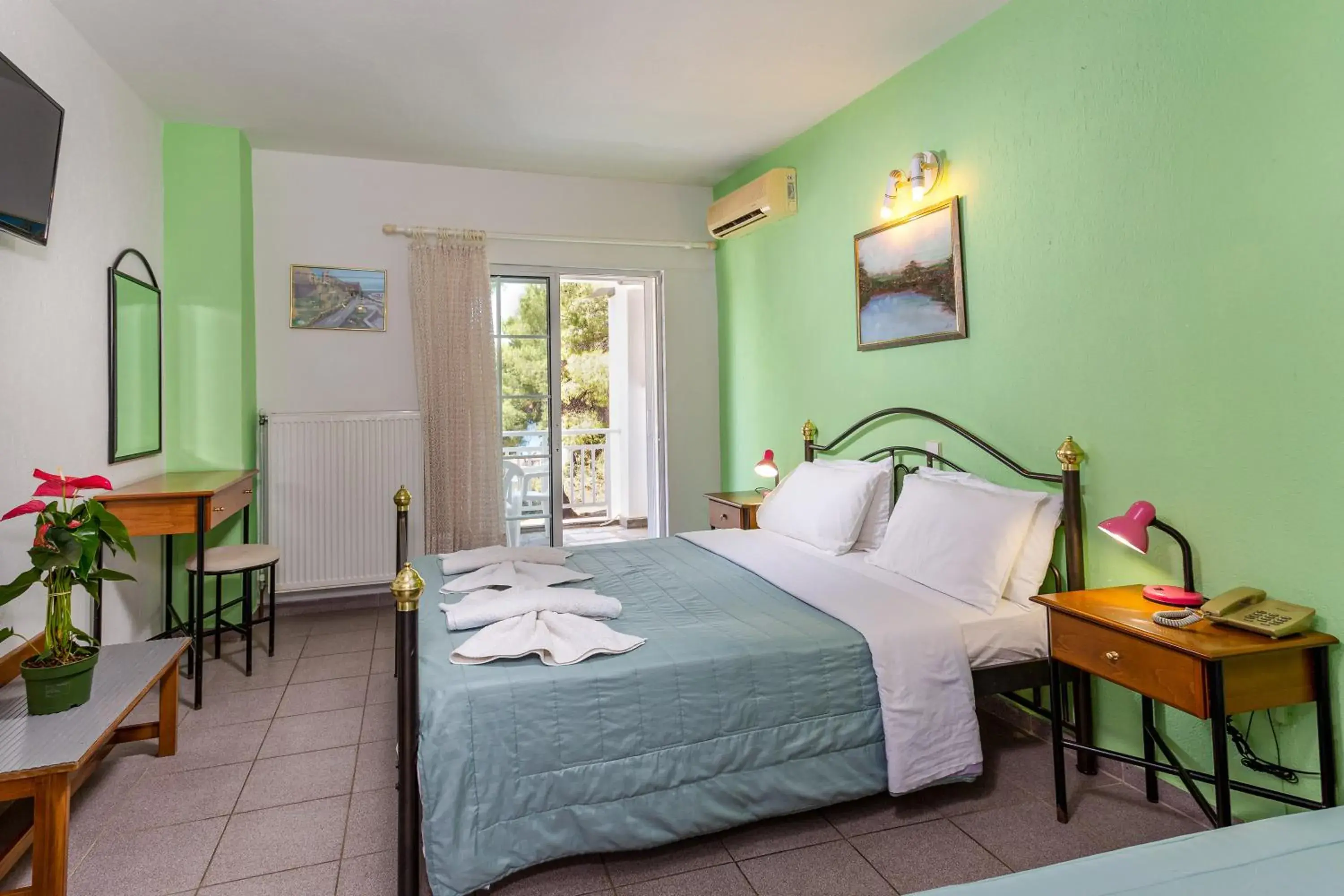 Bed in Melissa Gold Coast Bed in Melissa Gold Coast