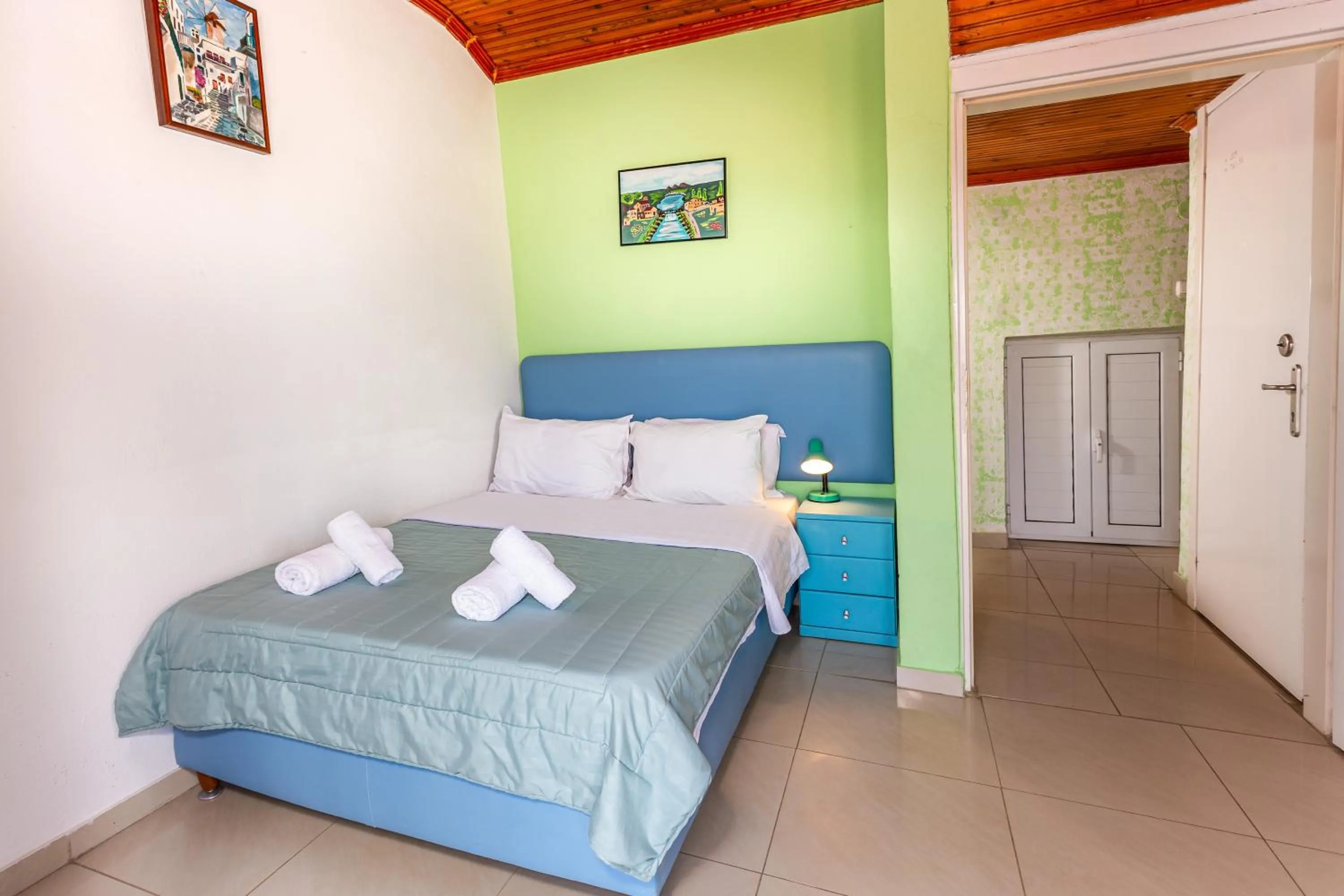 Photo of the whole room, Bed in Melissa Gold Coast