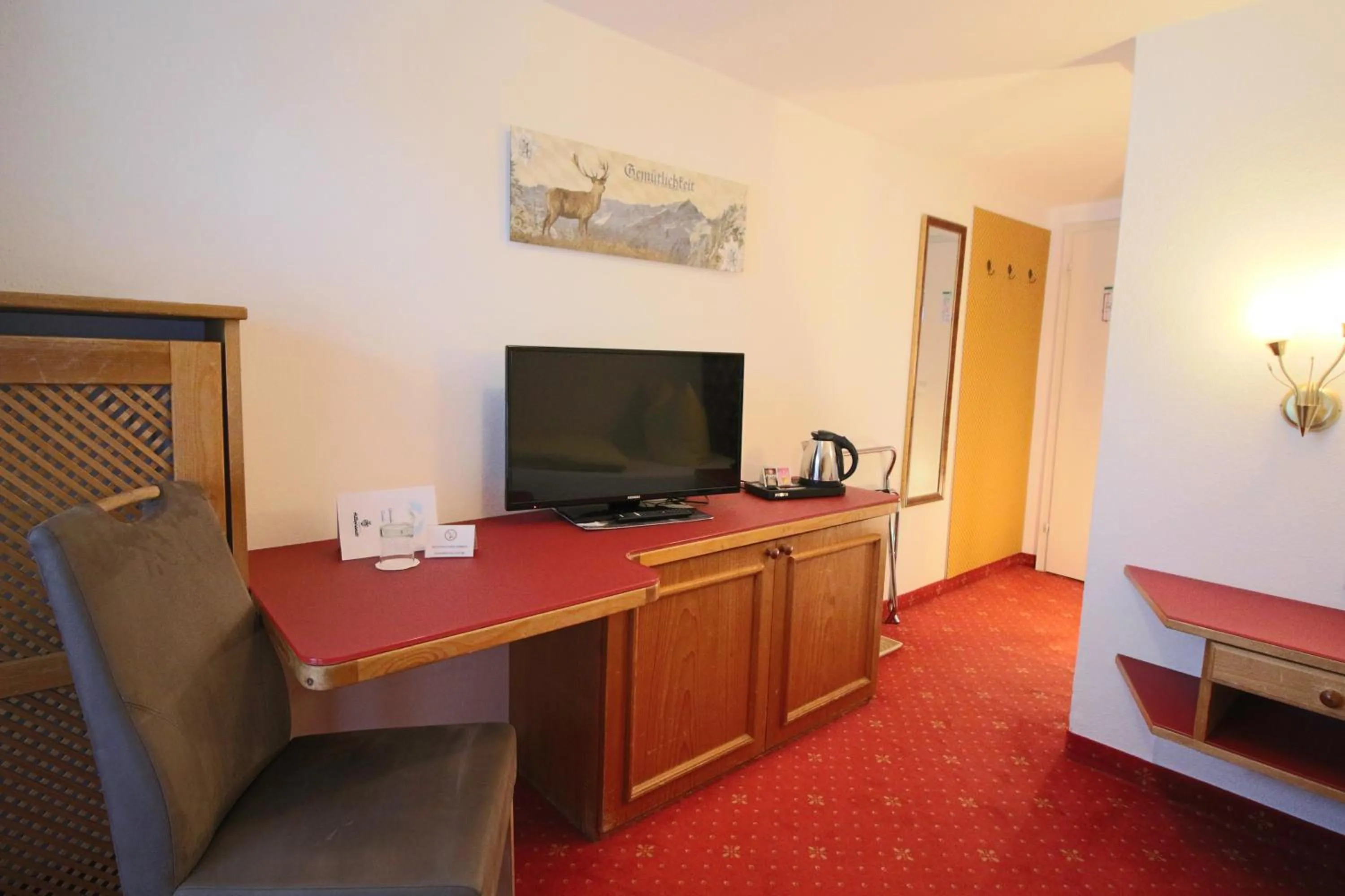 Decorative detail in Hilleprandt - Adults Only