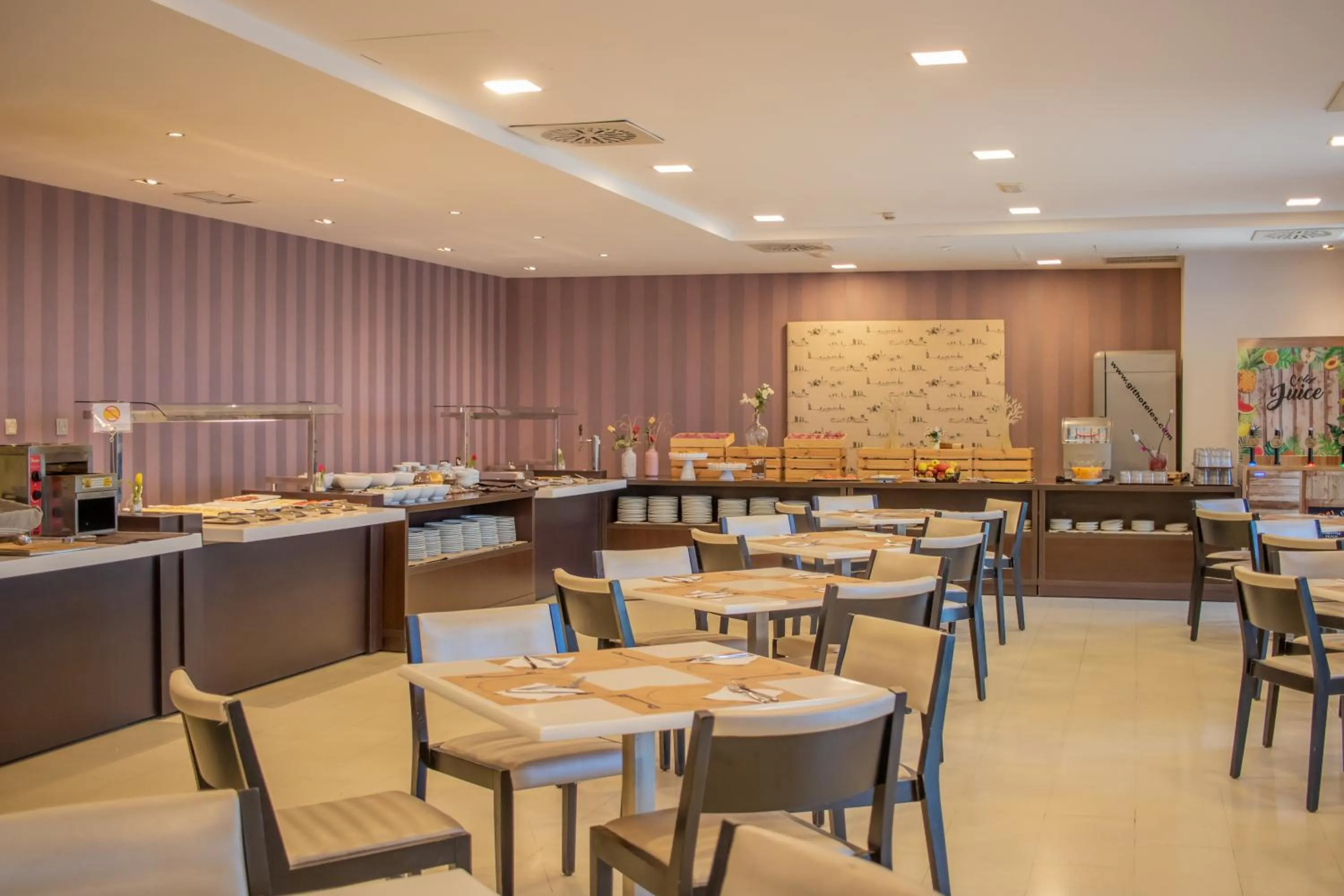 Buffet breakfast in YIT Vía Sevilla Mairena