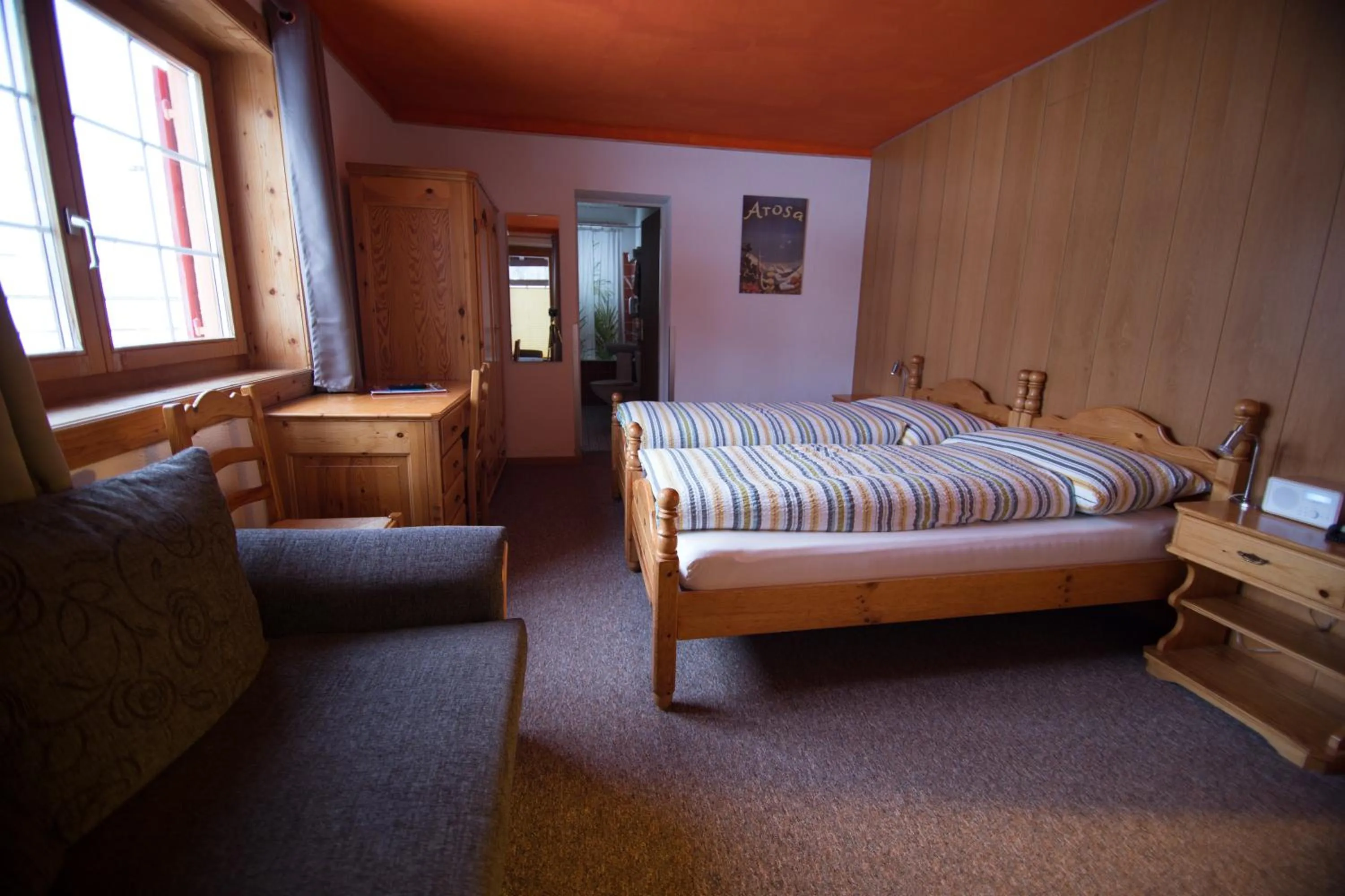 Photo of the whole room, Bed in Hotel Hold