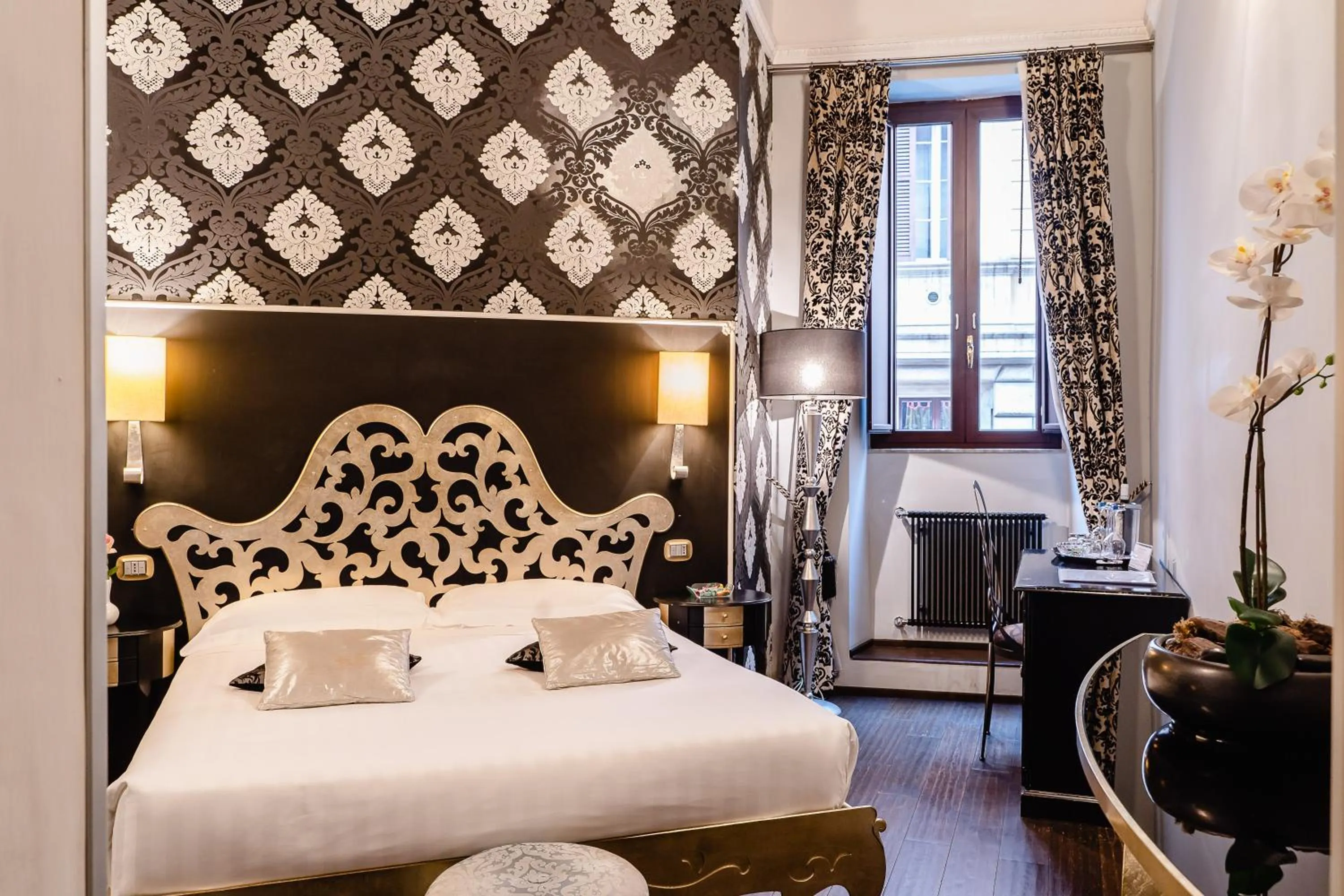 Bed in Locanda Del Sole-Roma Piazza Di Spagna Ripetta