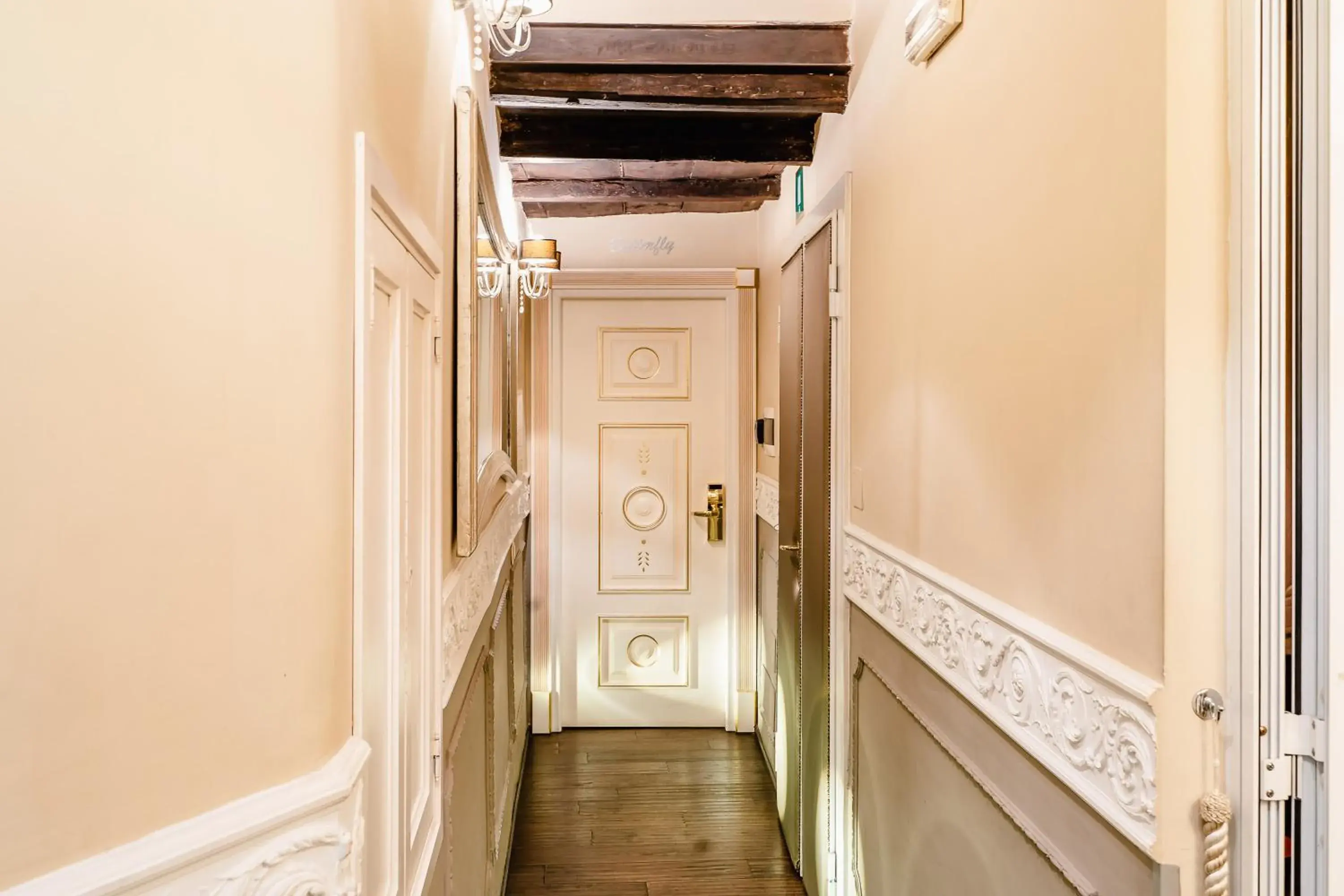 Property building in Locanda Del Sole-Roma Piazza Di Spagna Ripetta Property building in Locanda Del Sole-Roma Piazza Di Spagna Ripetta