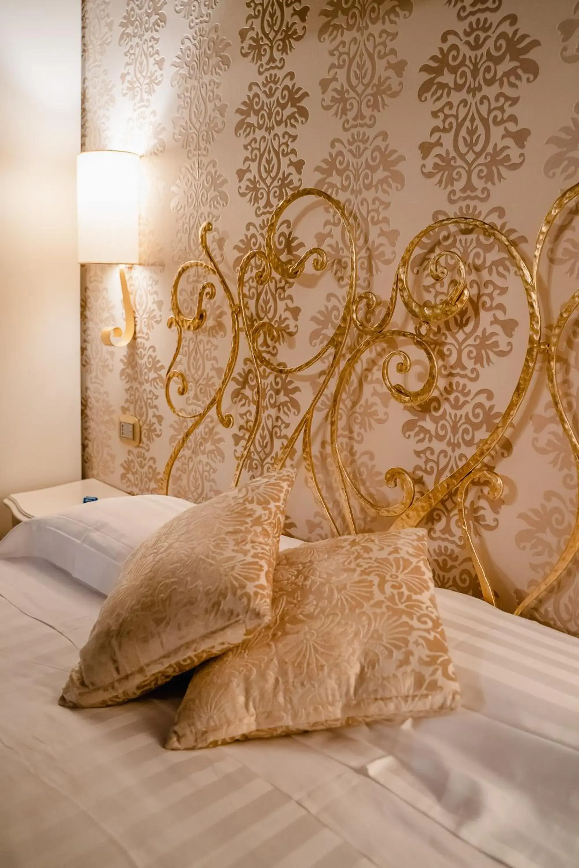 Bed in Locanda Del Sole-Roma Piazza Di Spagna Ripetta Bed in Locanda Del Sole-Roma Piazza Di Spagna Ripetta