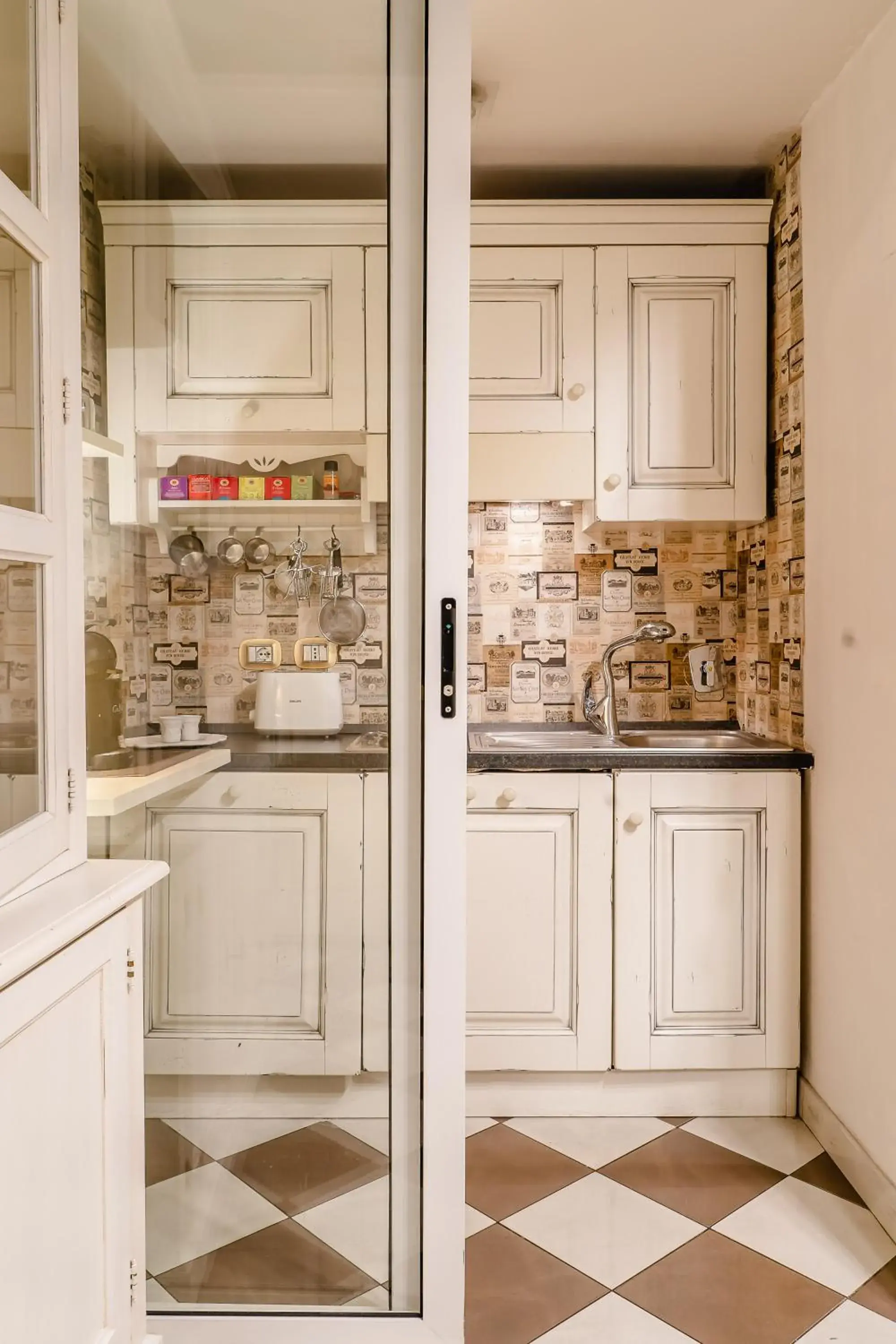 Property building in Locanda Del Sole-Roma Piazza Di Spagna Ripetta Property building in Locanda Del Sole-Roma Piazza Di Spagna Ripetta