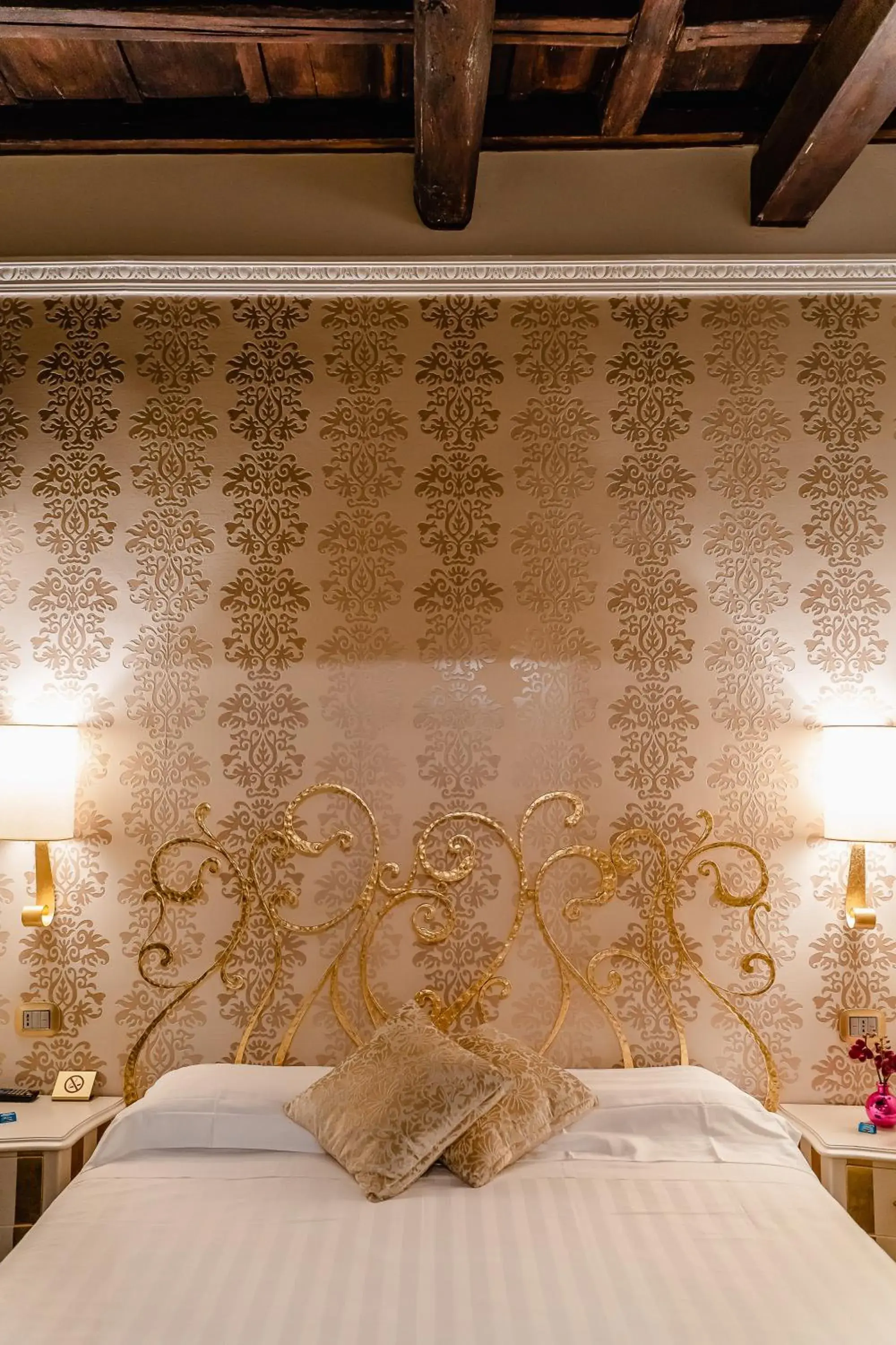 Small Double Room in Locanda Del Sole-Roma Piazza Di Spagna Ripetta Small Double Room in Locanda Del Sole-Roma Piazza Di Spagna Ripetta