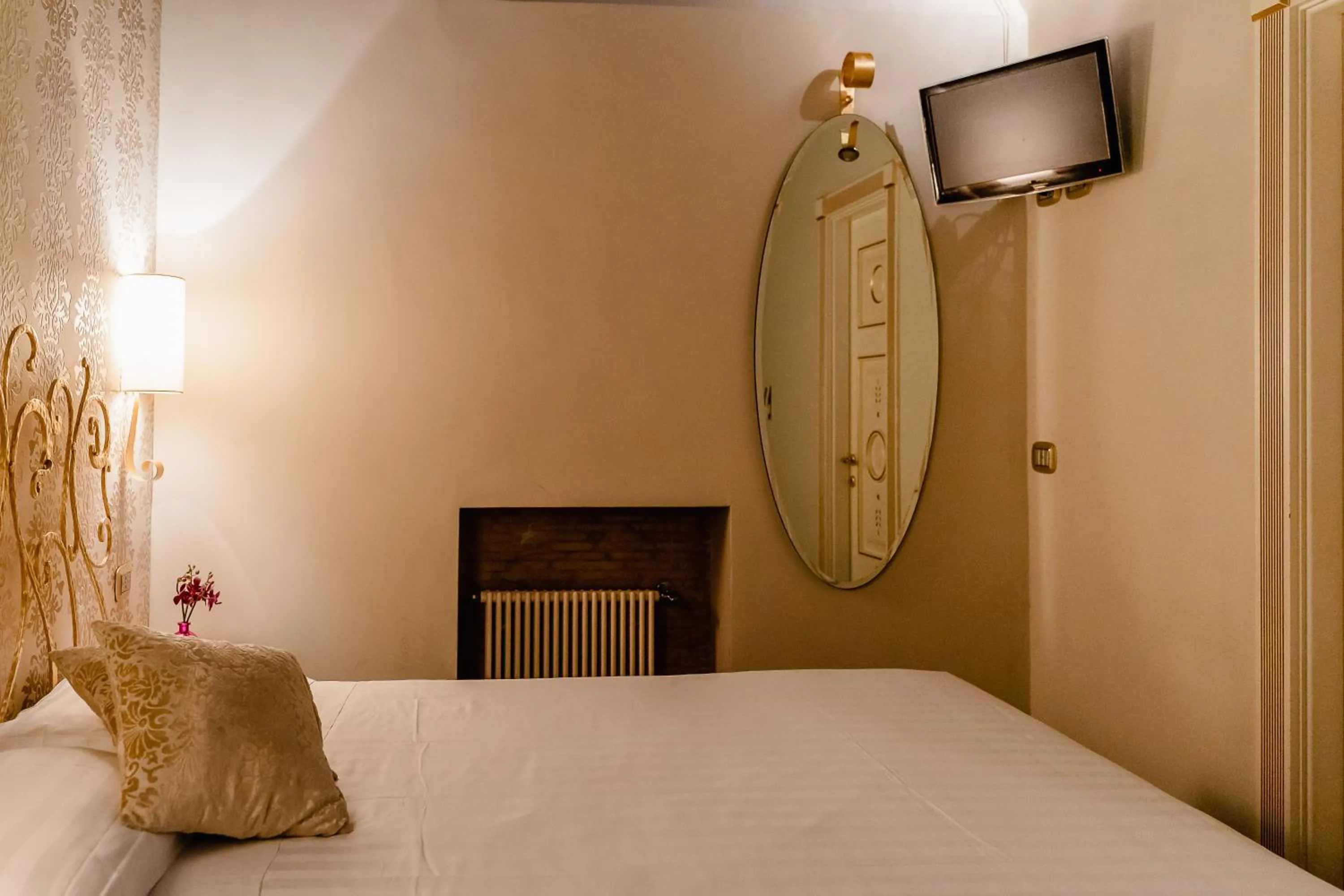 Bed in Locanda Del Sole-Roma Piazza Di Spagna Ripetta