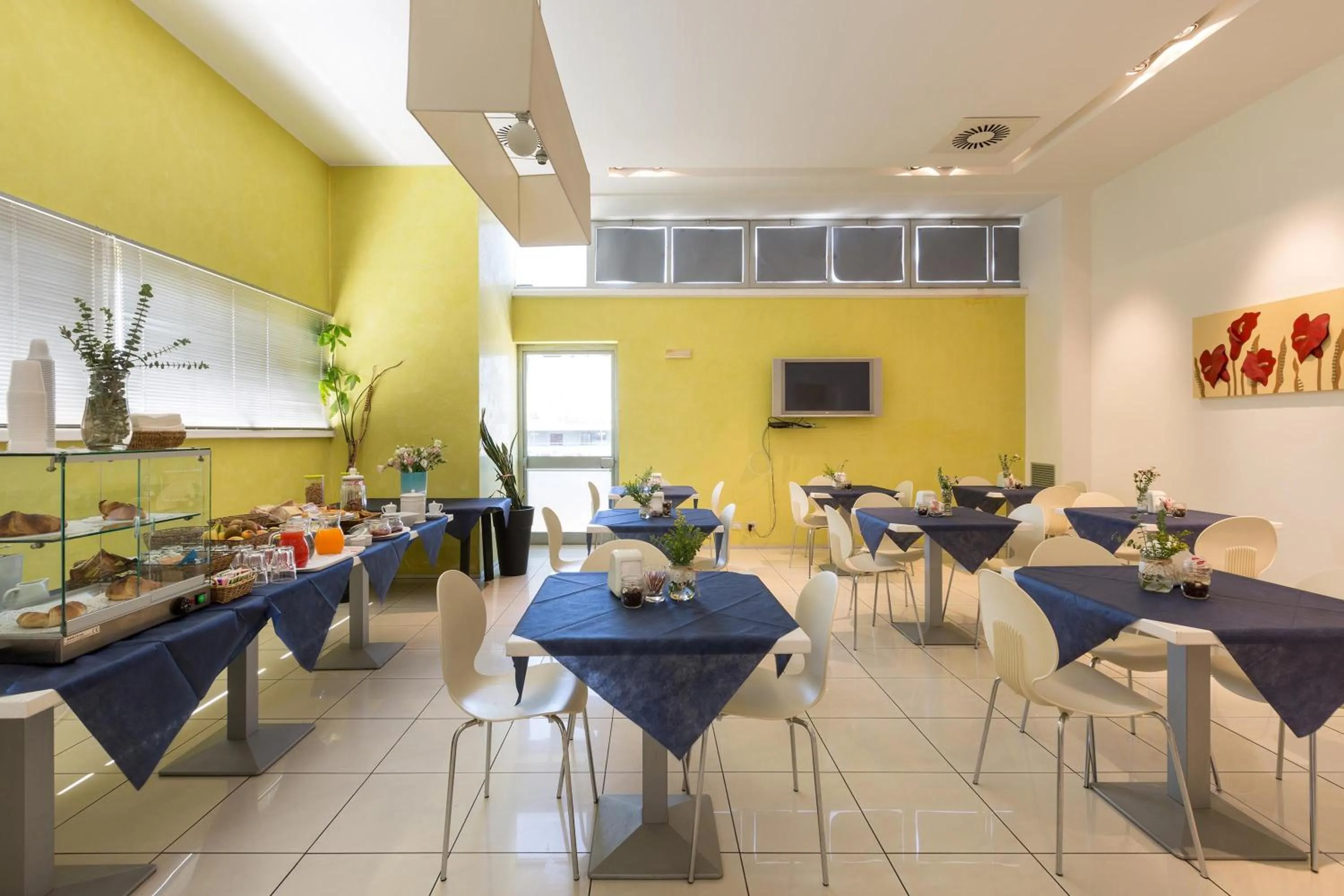 Restaurant/places to eat in Silver Hotel