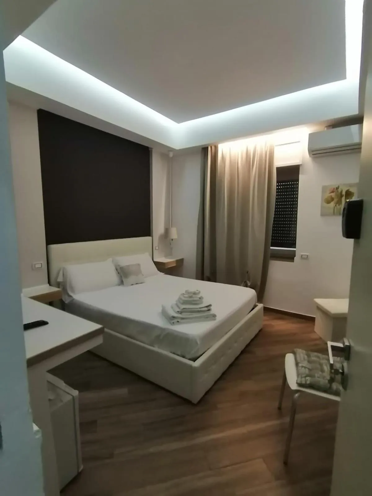 Photo of the whole room in 360 Hospitality