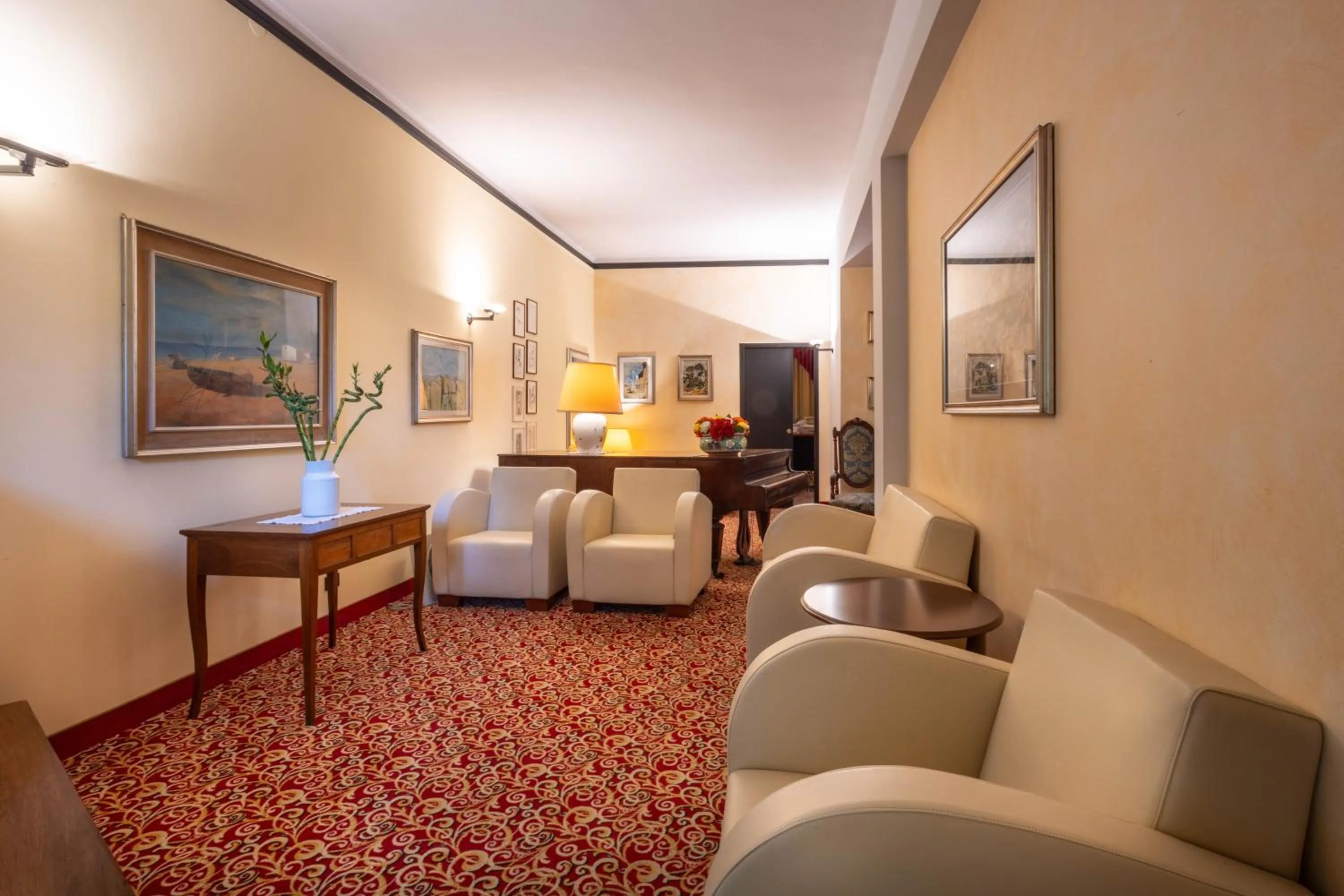 Communal lounge/ TV room in Hotel Giardinetto