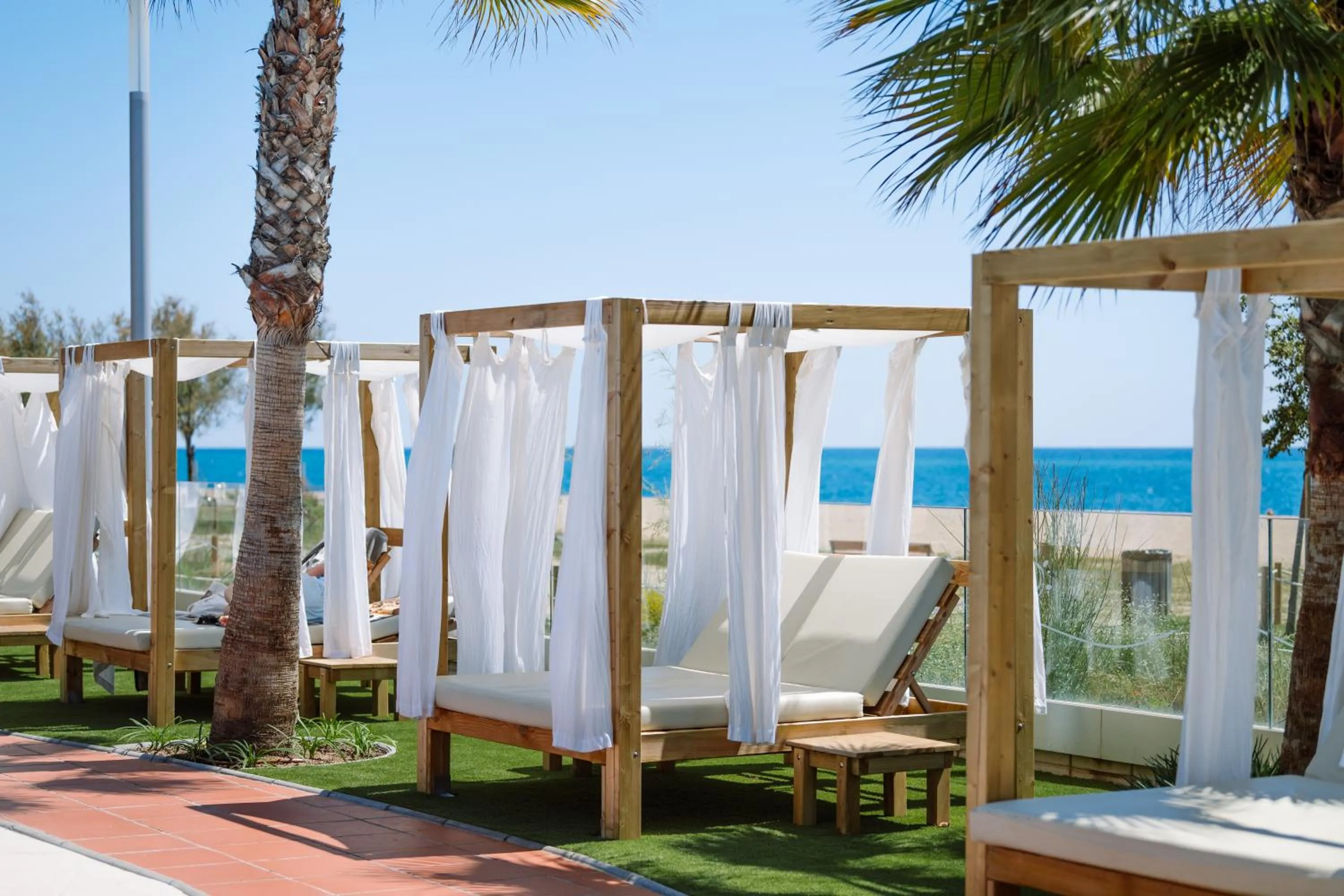 Swimming pool in Hotel Tahití Playa