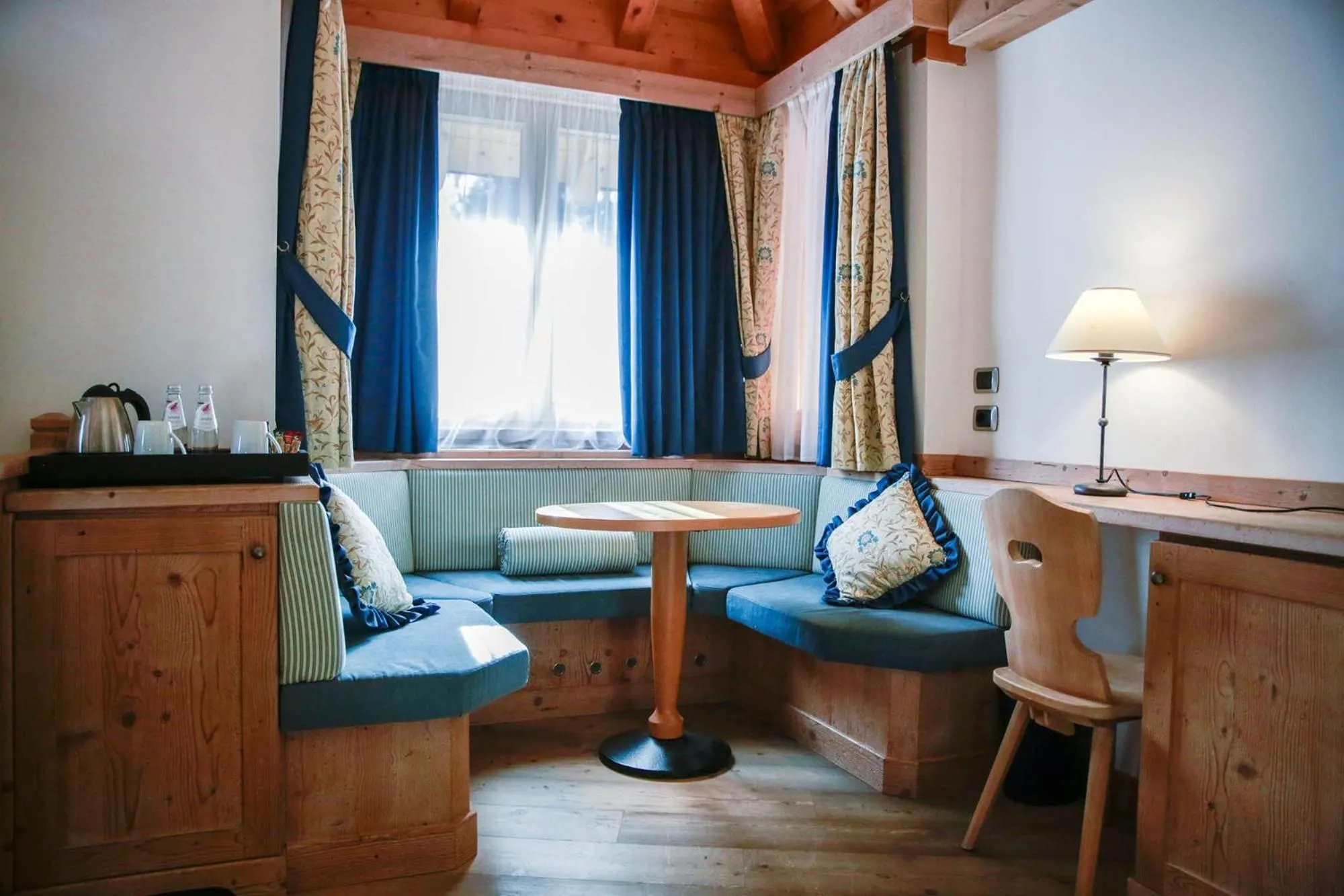 Nivis Hotel