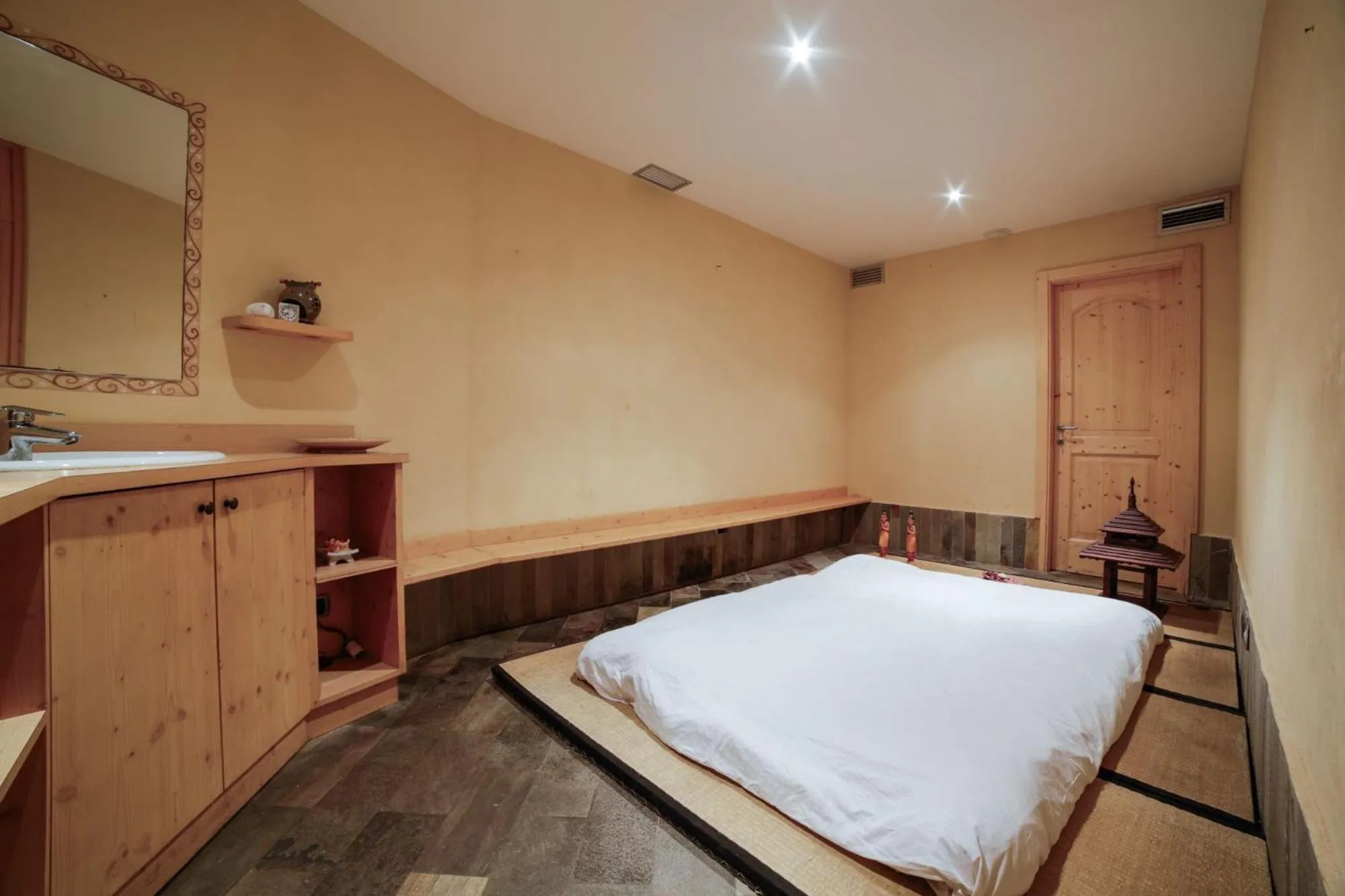 Bed in Nivis Hotel