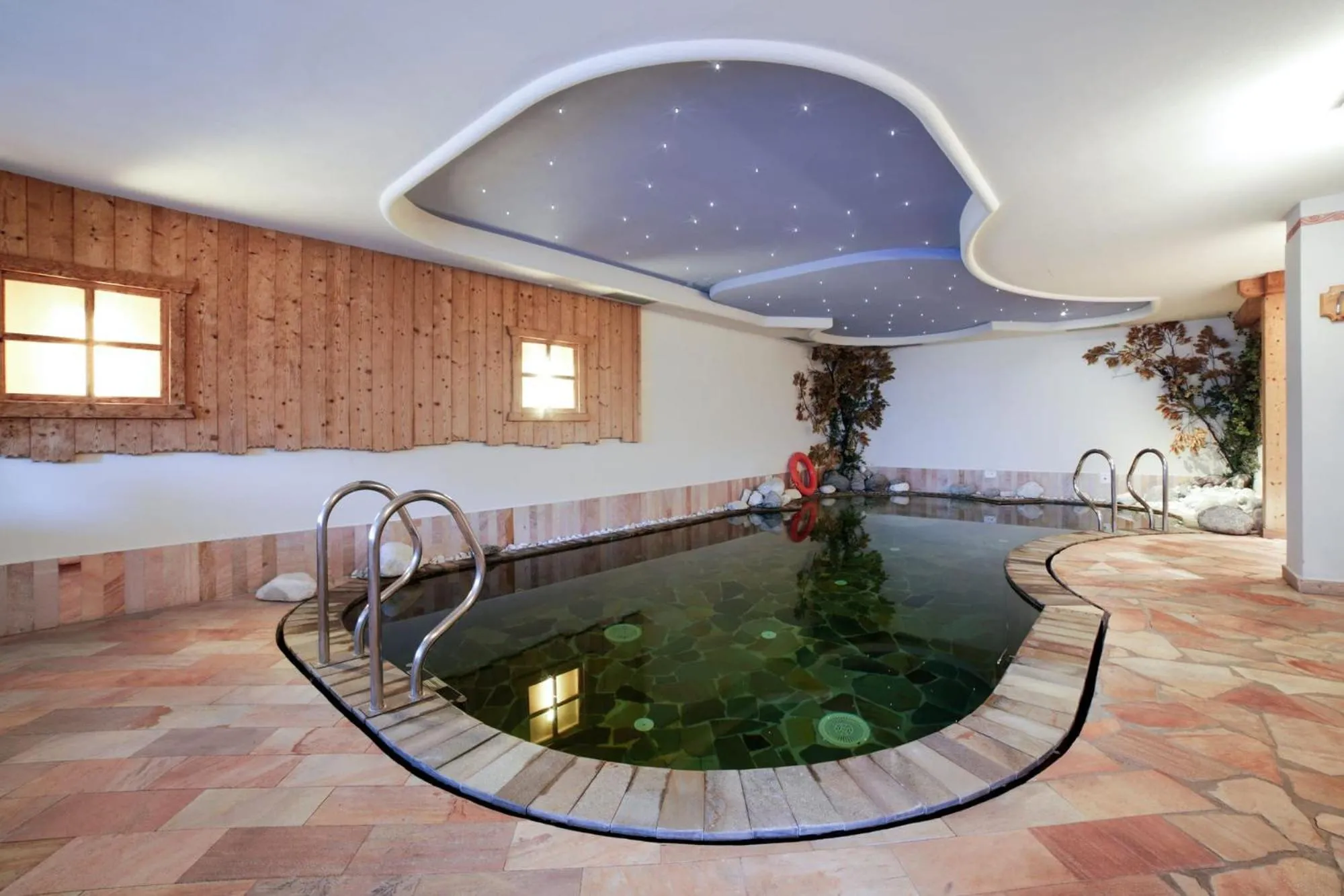 Hot Tub in Nivis Hotel