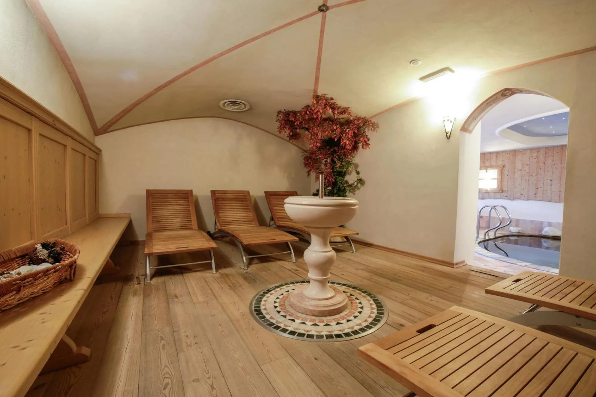 Nivis Hotel