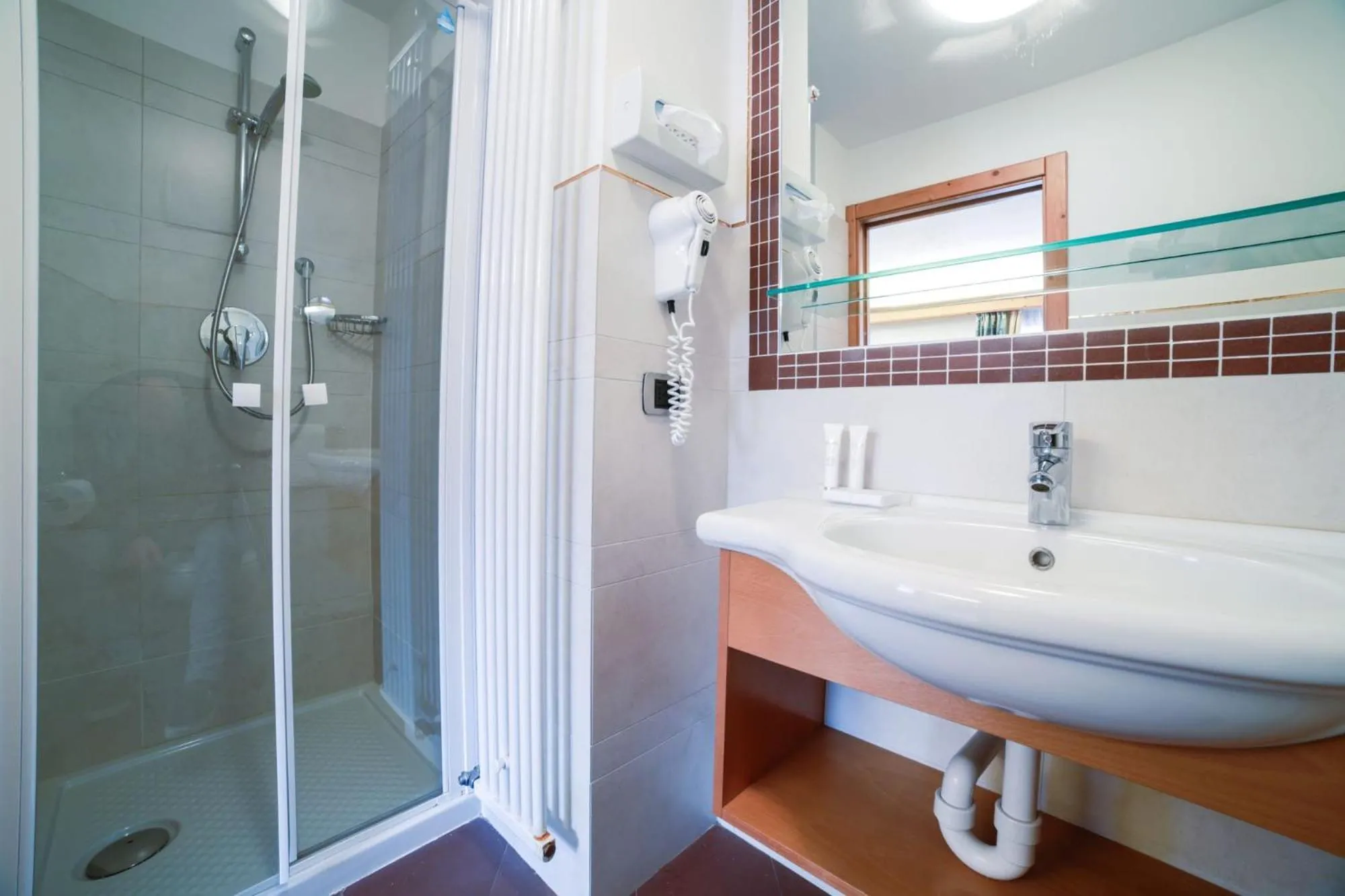 Nivis Hotel