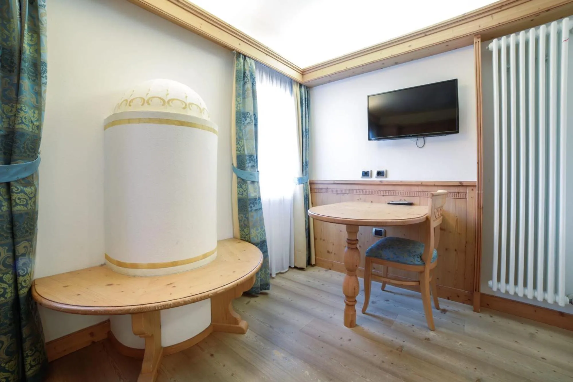 Nivis Hotel