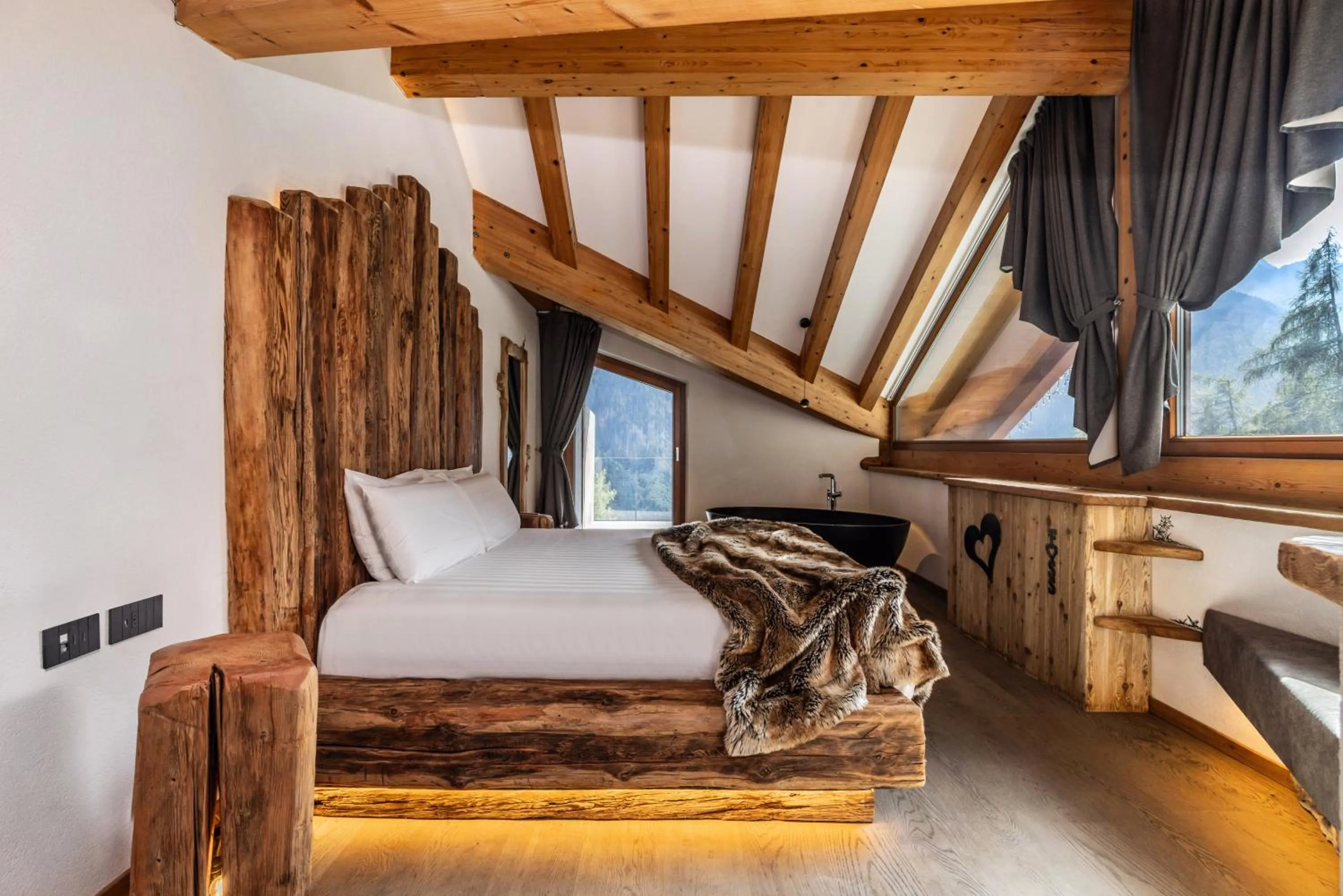 Bedroom, Bed in Hotel Chalet Al Foss - Adults Only