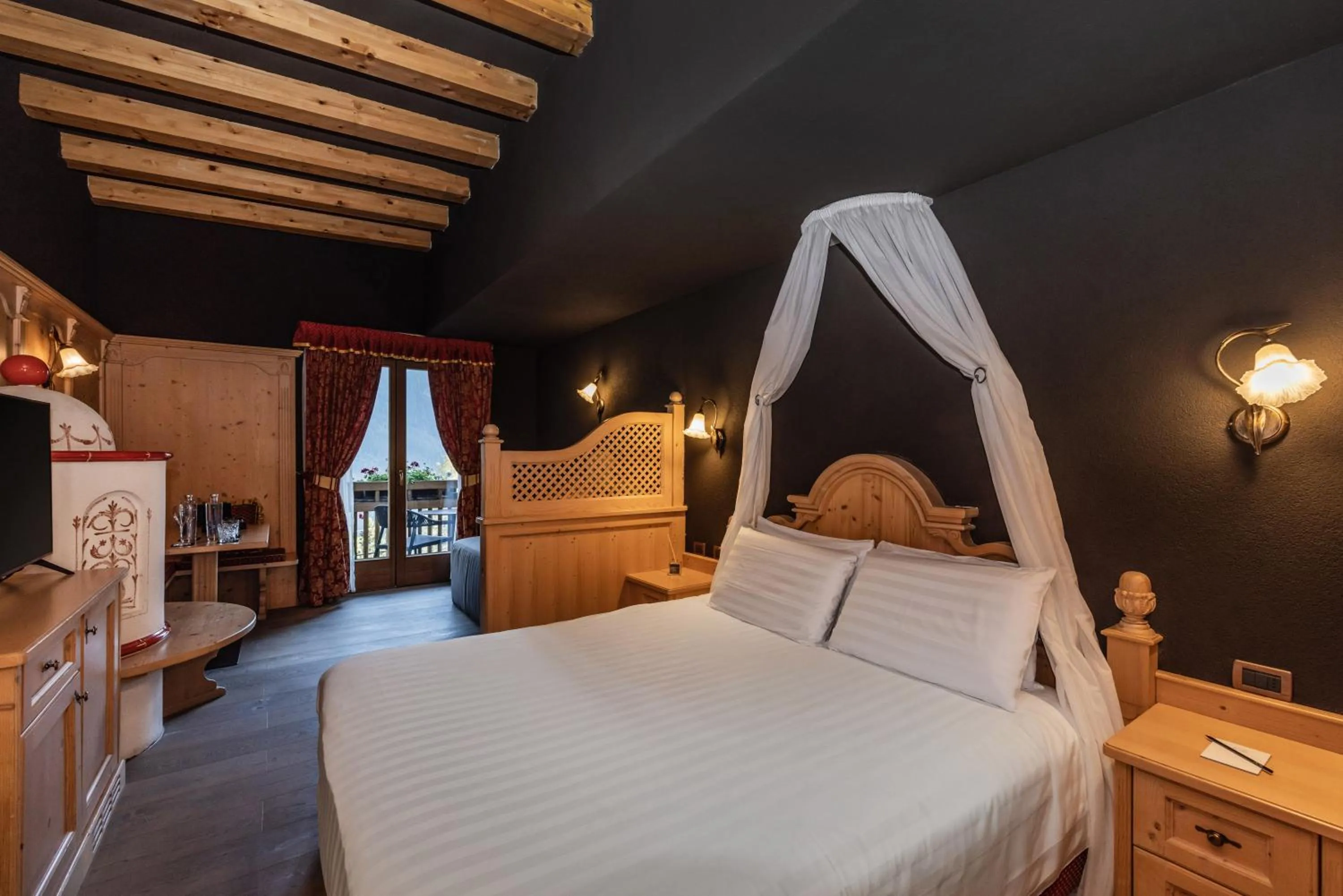 Bedroom, Bed in Hotel Chalet Al Foss - Adults Only