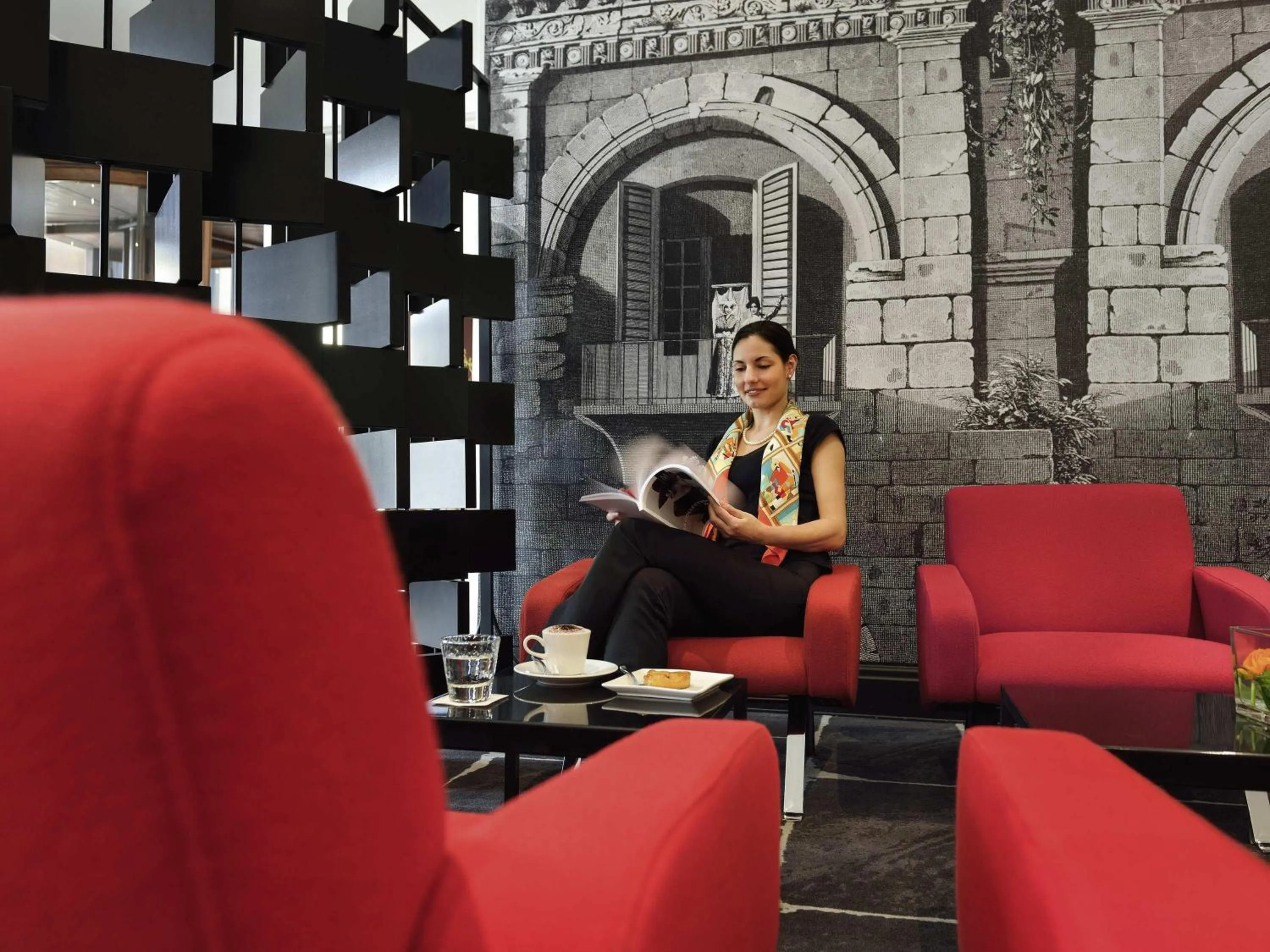 Lounge or bar in Jules César Hotel & Spa Arles - MGallery Collection