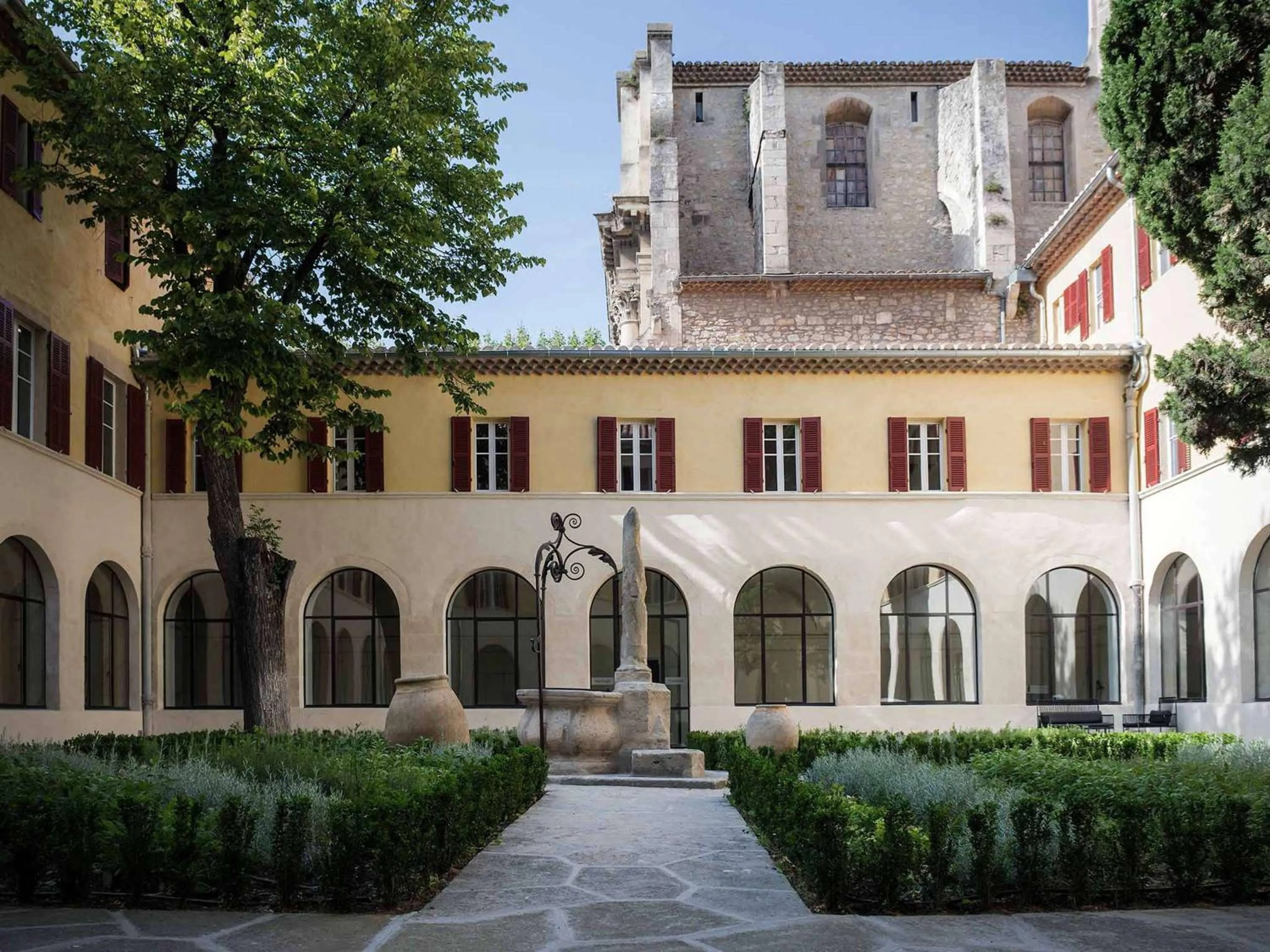 Property building in Hôtel & Spa Jules César Arles - MGallery Hotel Collection