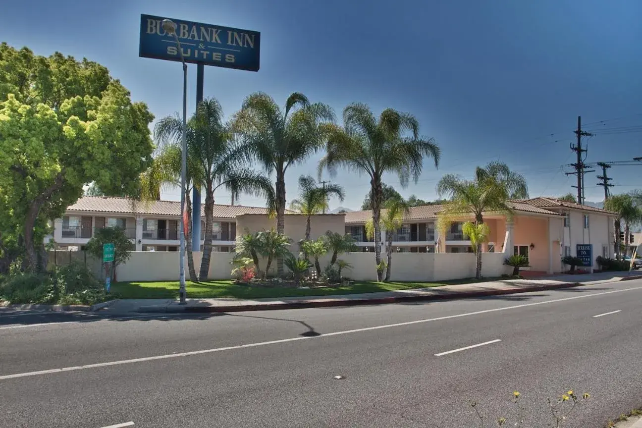 Facade/entrance in Burbank Inn and Suites Facade/entrance in Burbank Inn and Suites
