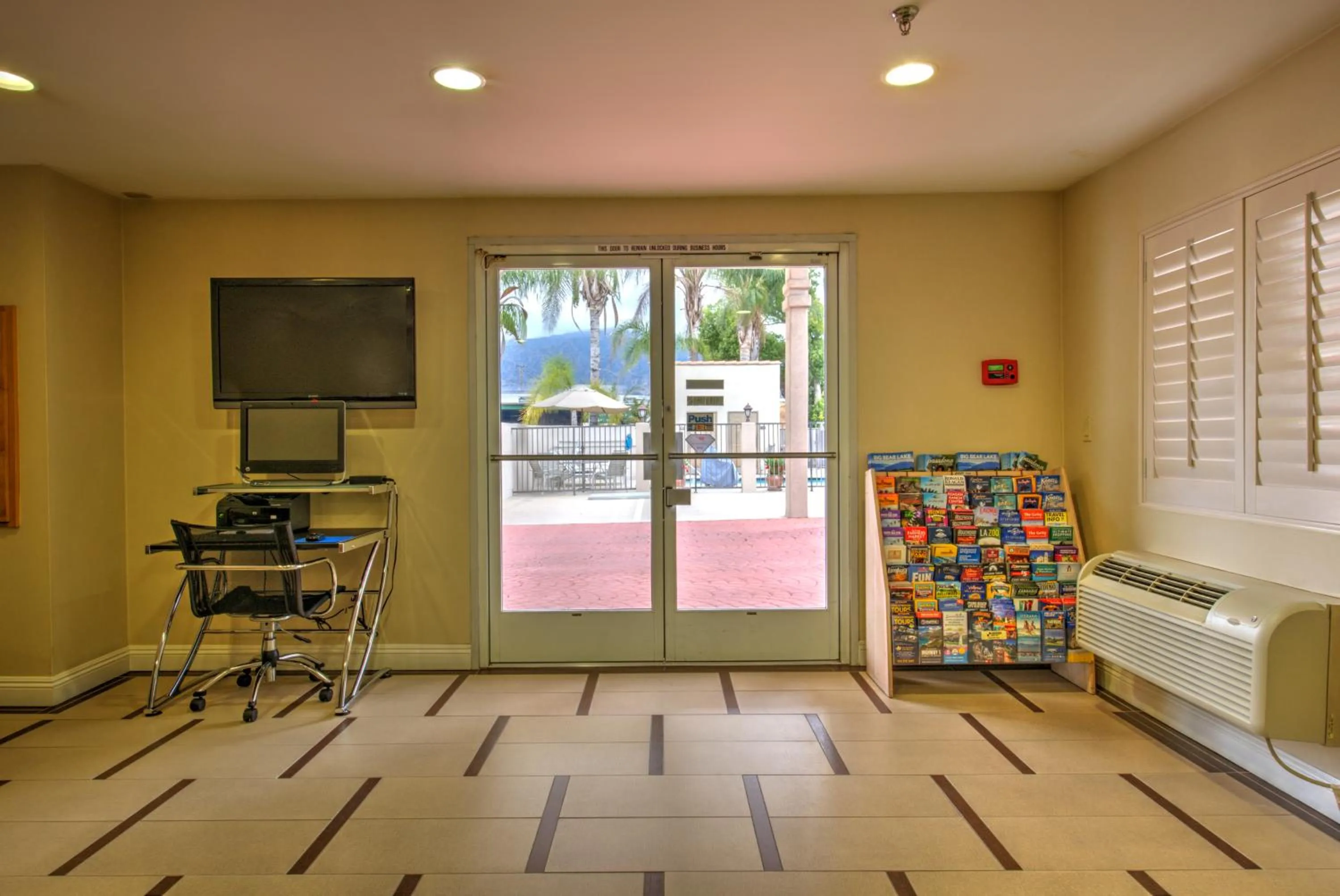 Lobby or reception in Burbank Inn and Suites