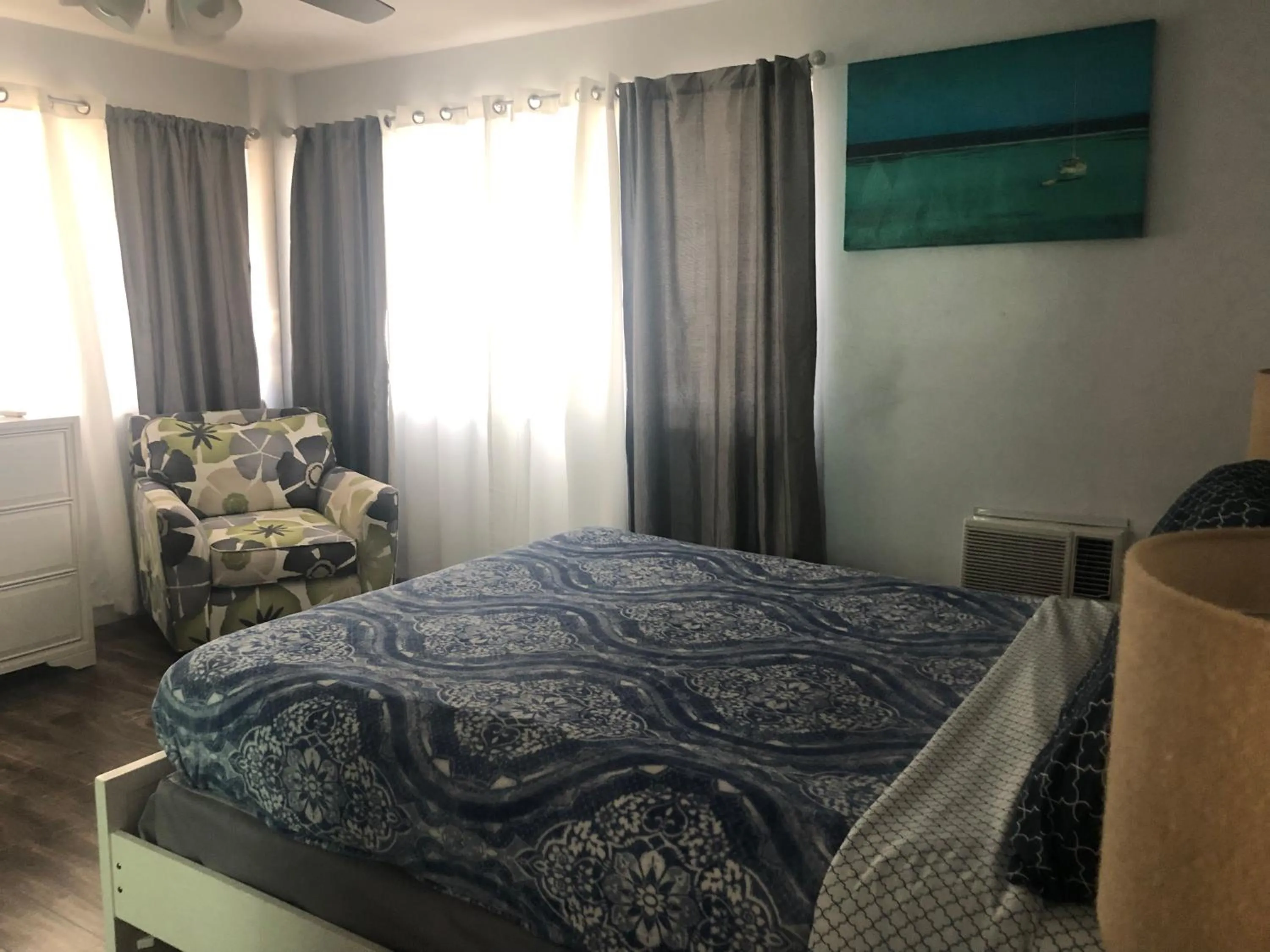 Bed in Hollywood Beachfront House