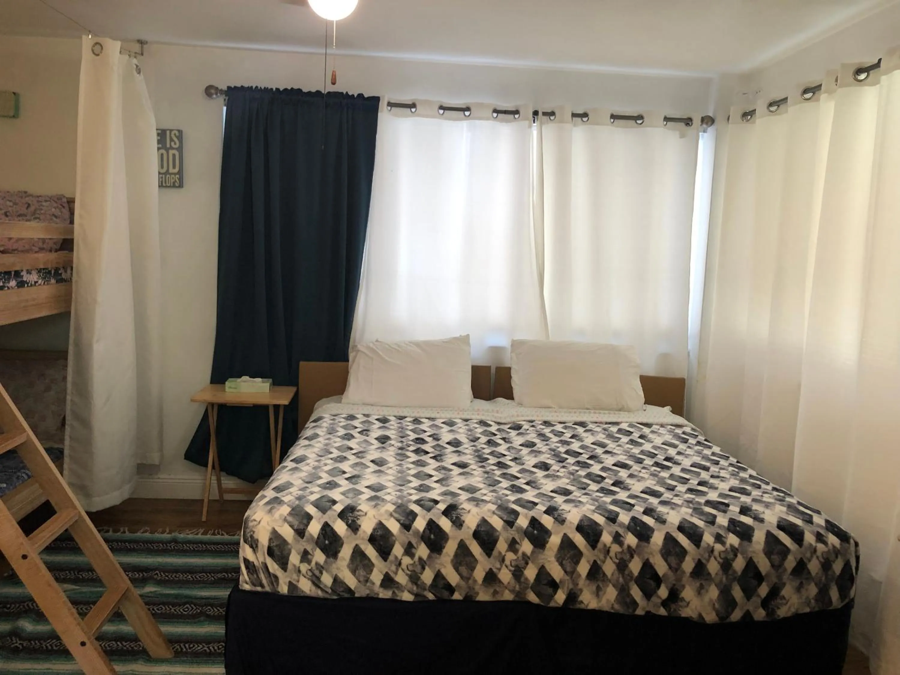 Bed in Hollywood Beachfront House