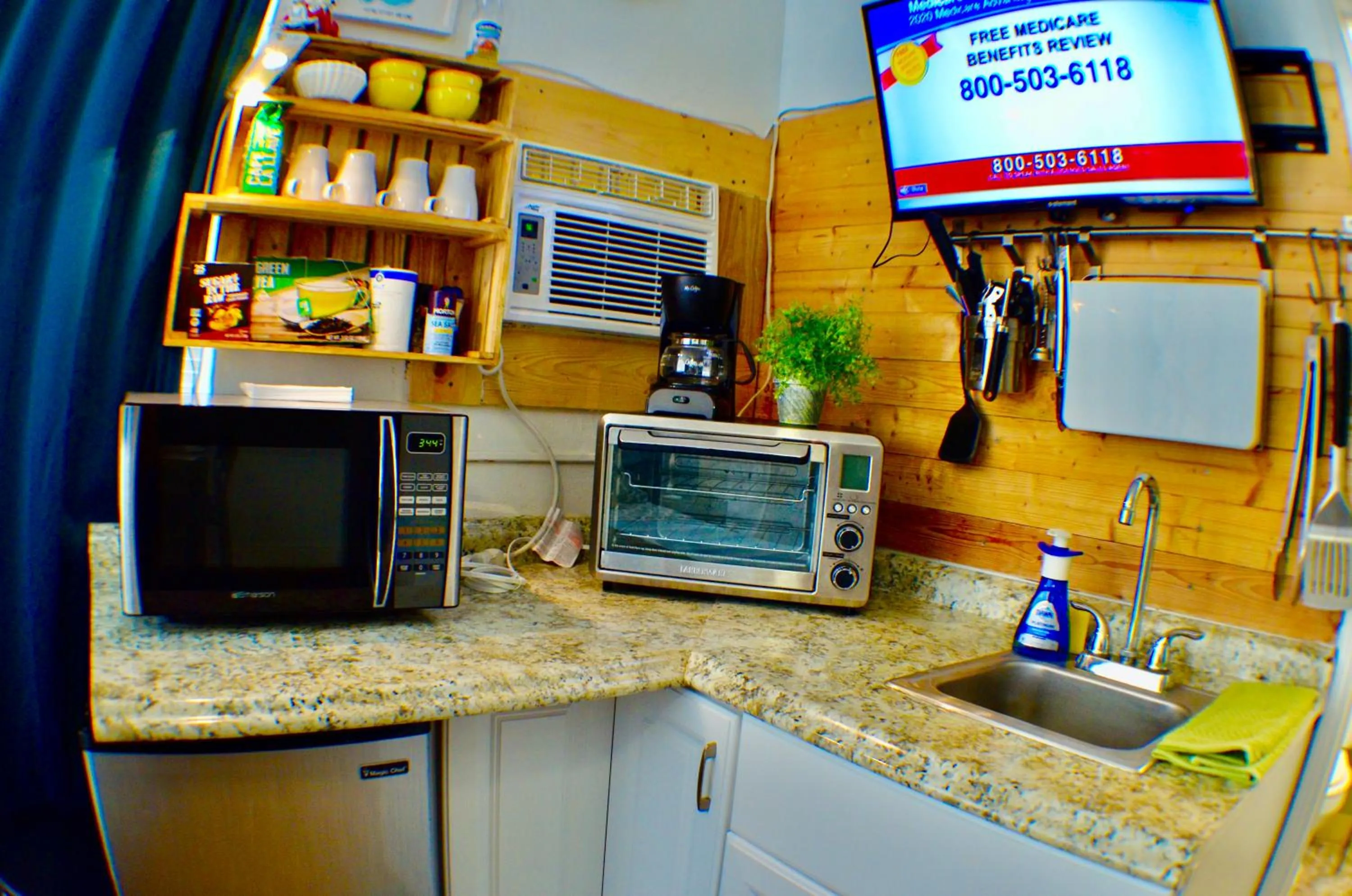 Kitchen or kitchenette in Hollywood Beachfront House