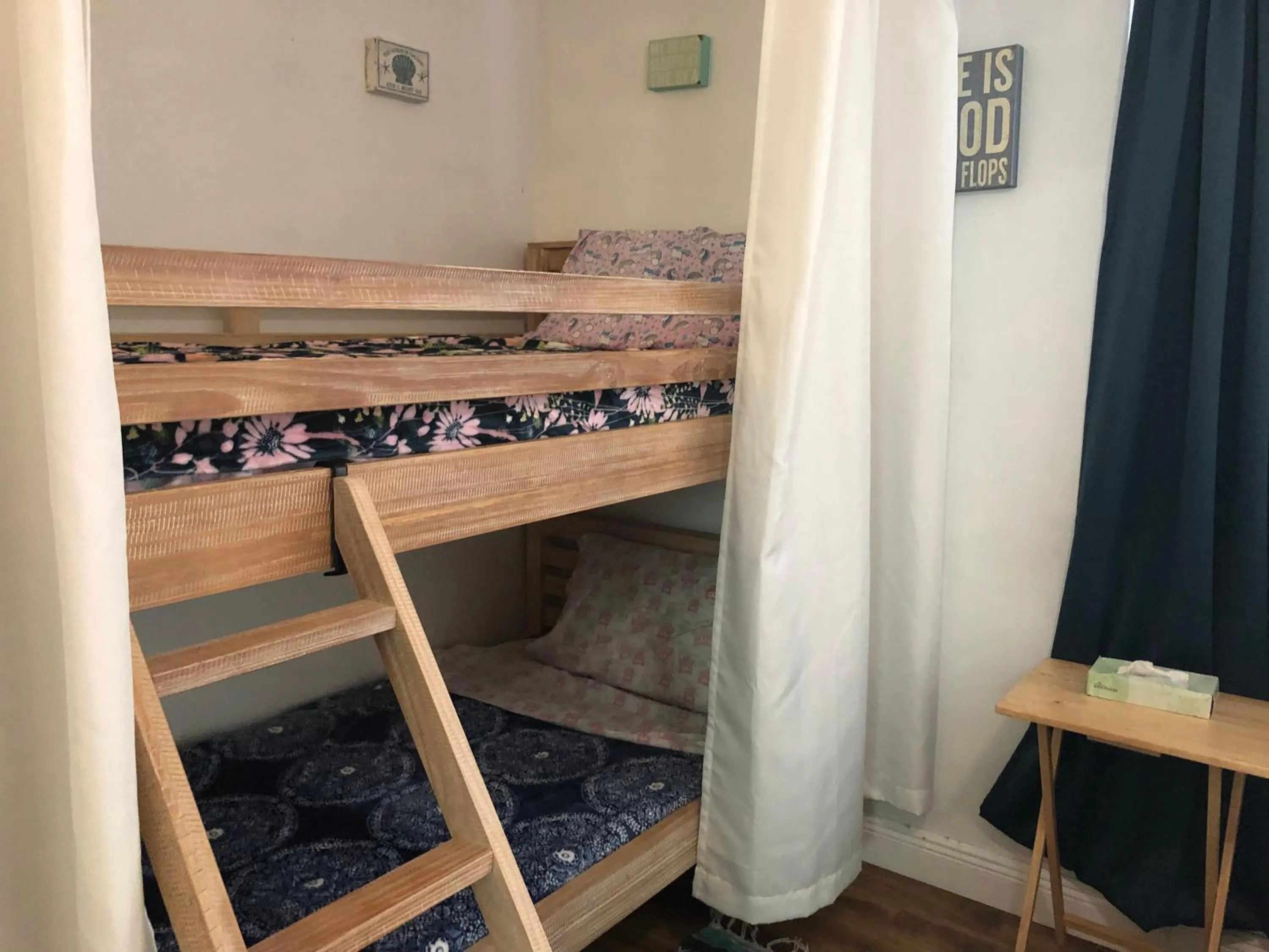 bunk bed, Bed in Hollywood Beachfront House