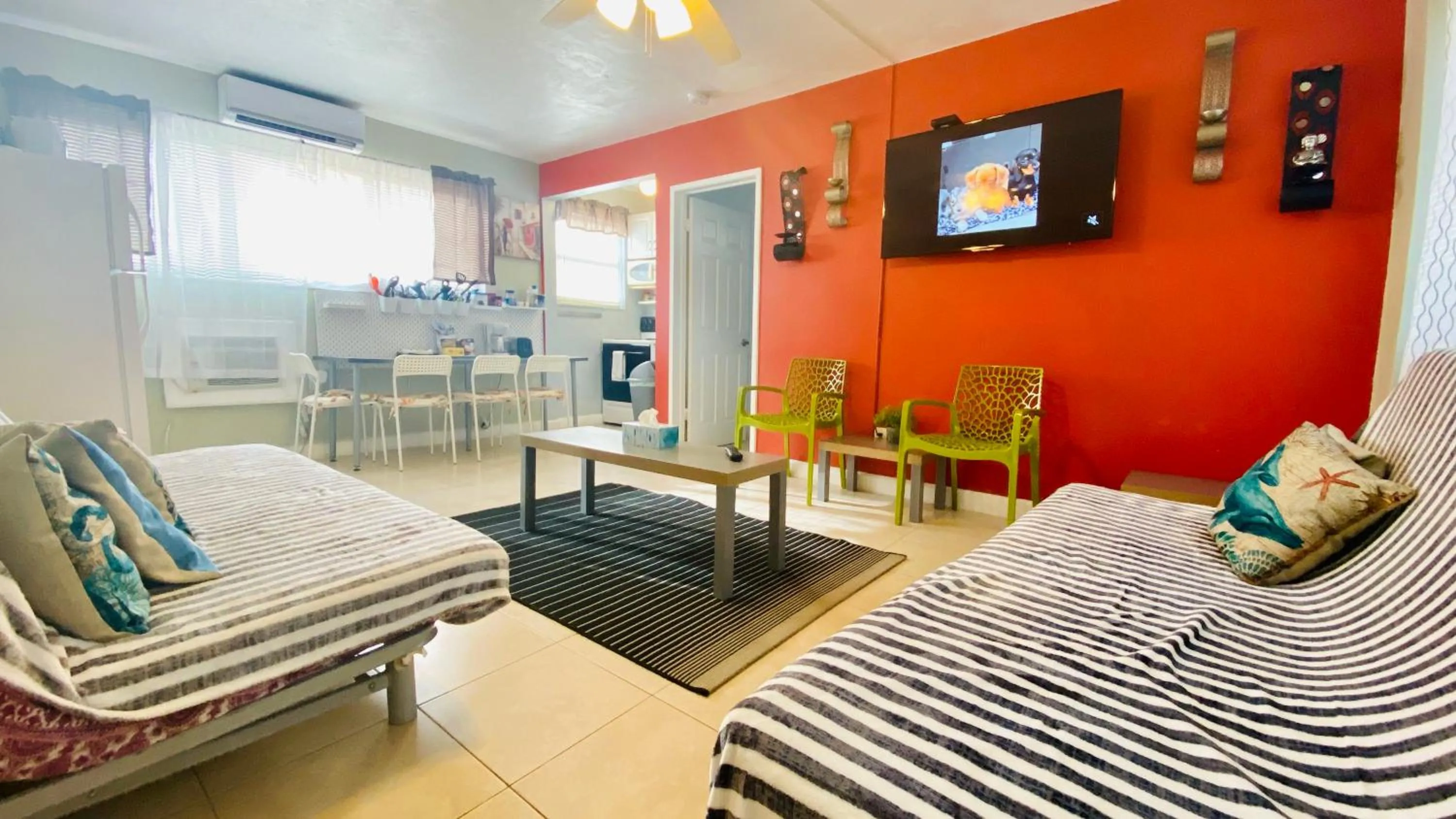 Living room, Bed in Hollywood Beachfront House