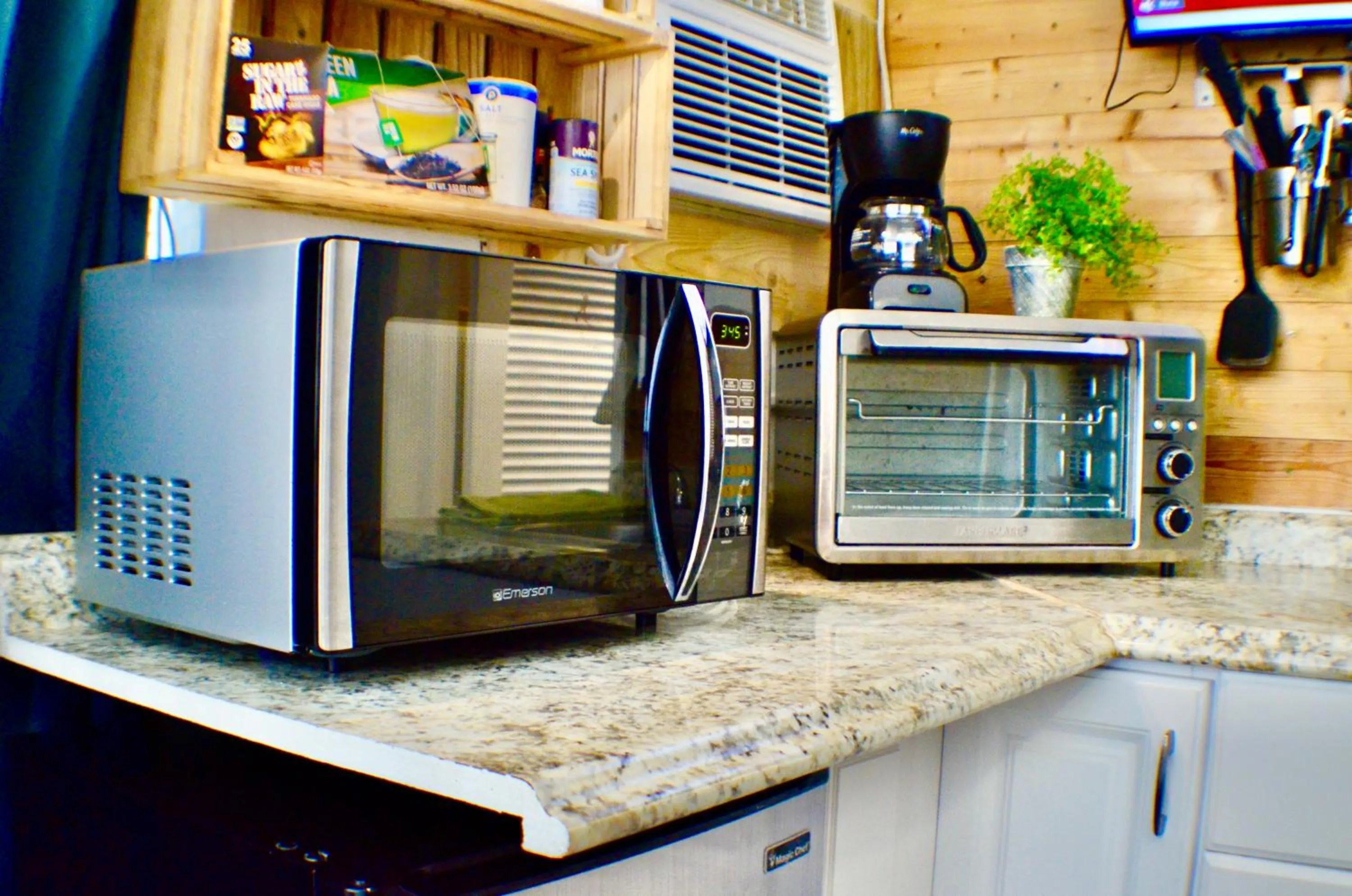 Kitchen or kitchenette in Hollywood Beachfront House