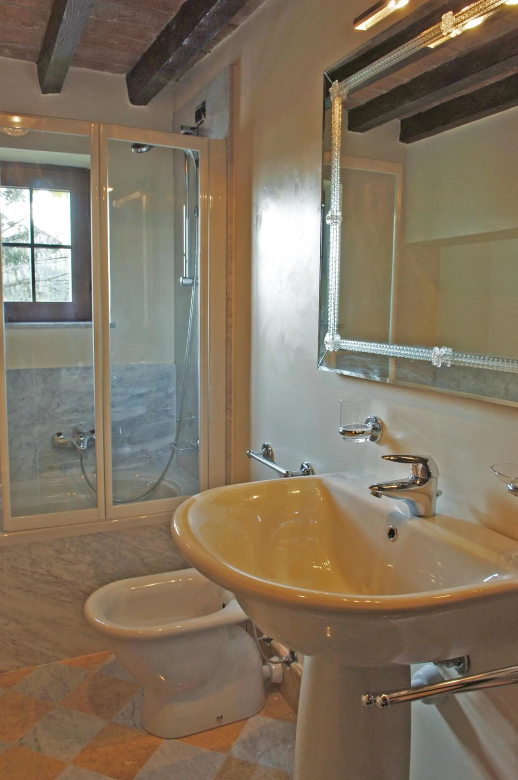 Bathroom in Hotel Torre di San Martino