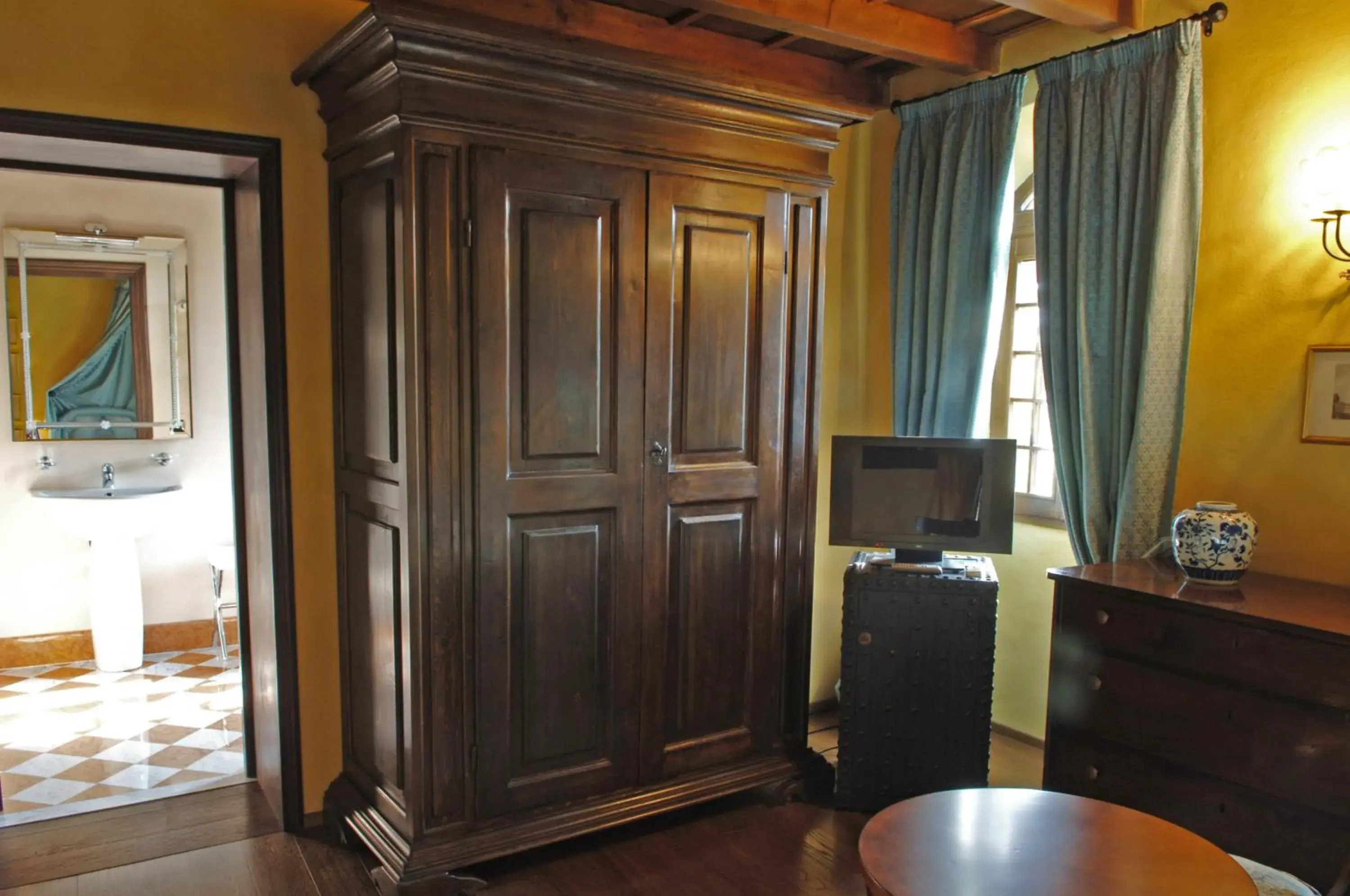 Bedroom, TV/Entertainment Center in Residenza Di Torre San Martino