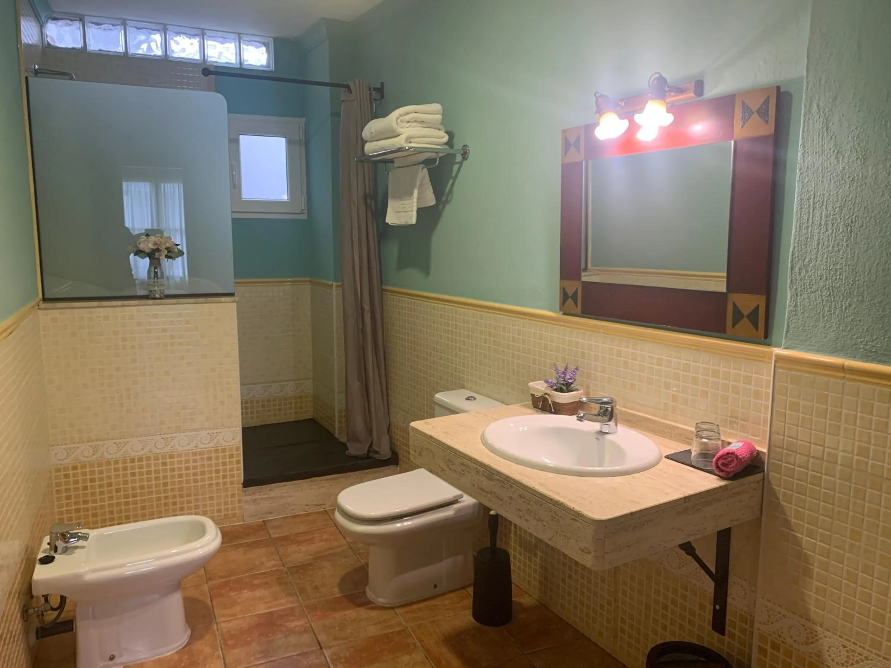 Shower in Hotel Rural Alfajía de Antonio