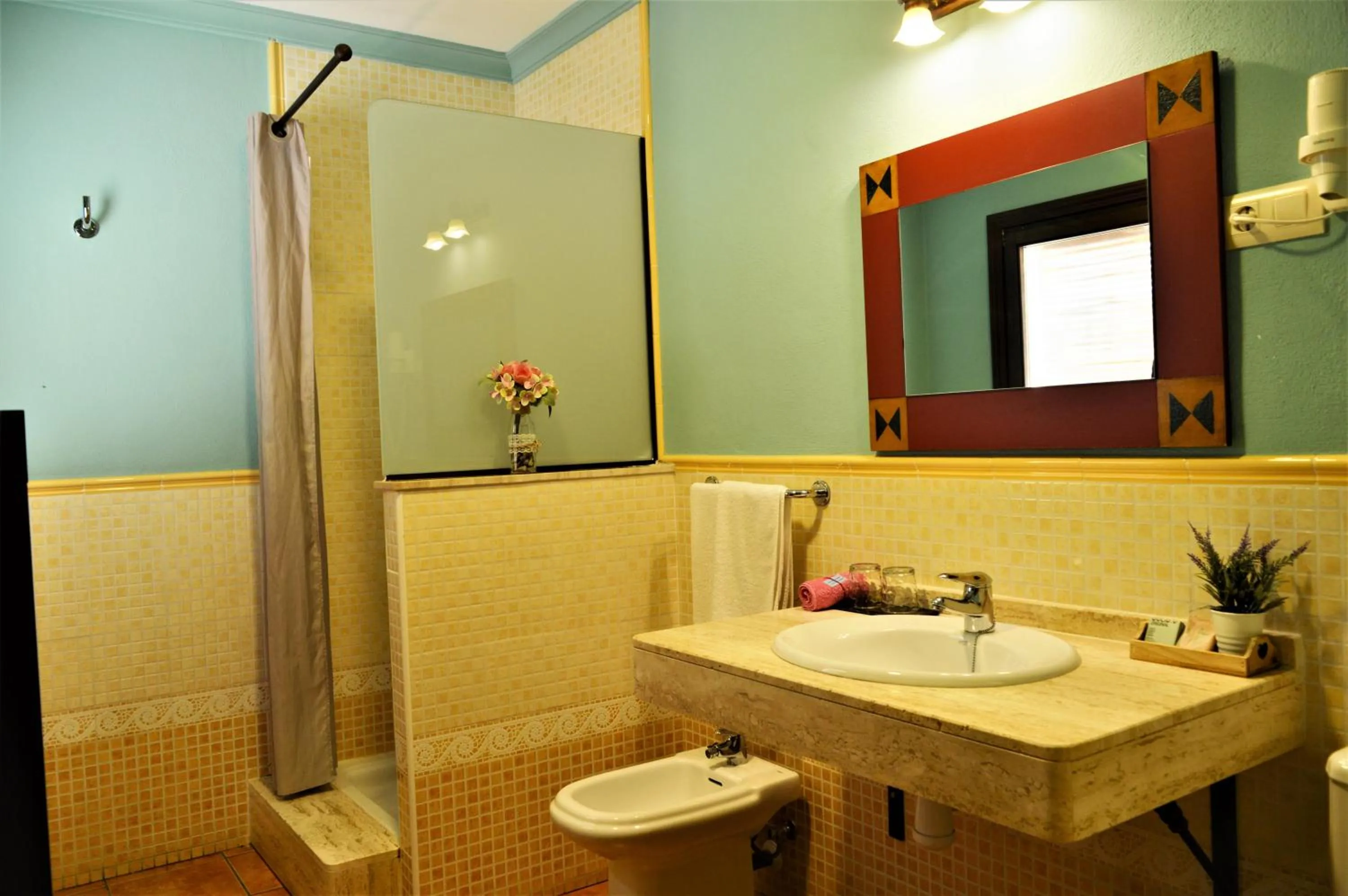 Shower in Hotel Rural Alfajía de Antonio