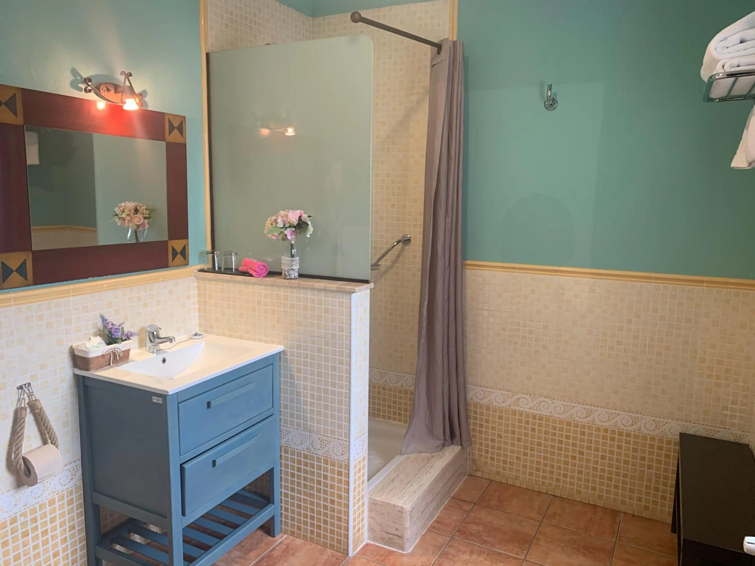 Shower in Hotel Rural Alfajía de Antonio