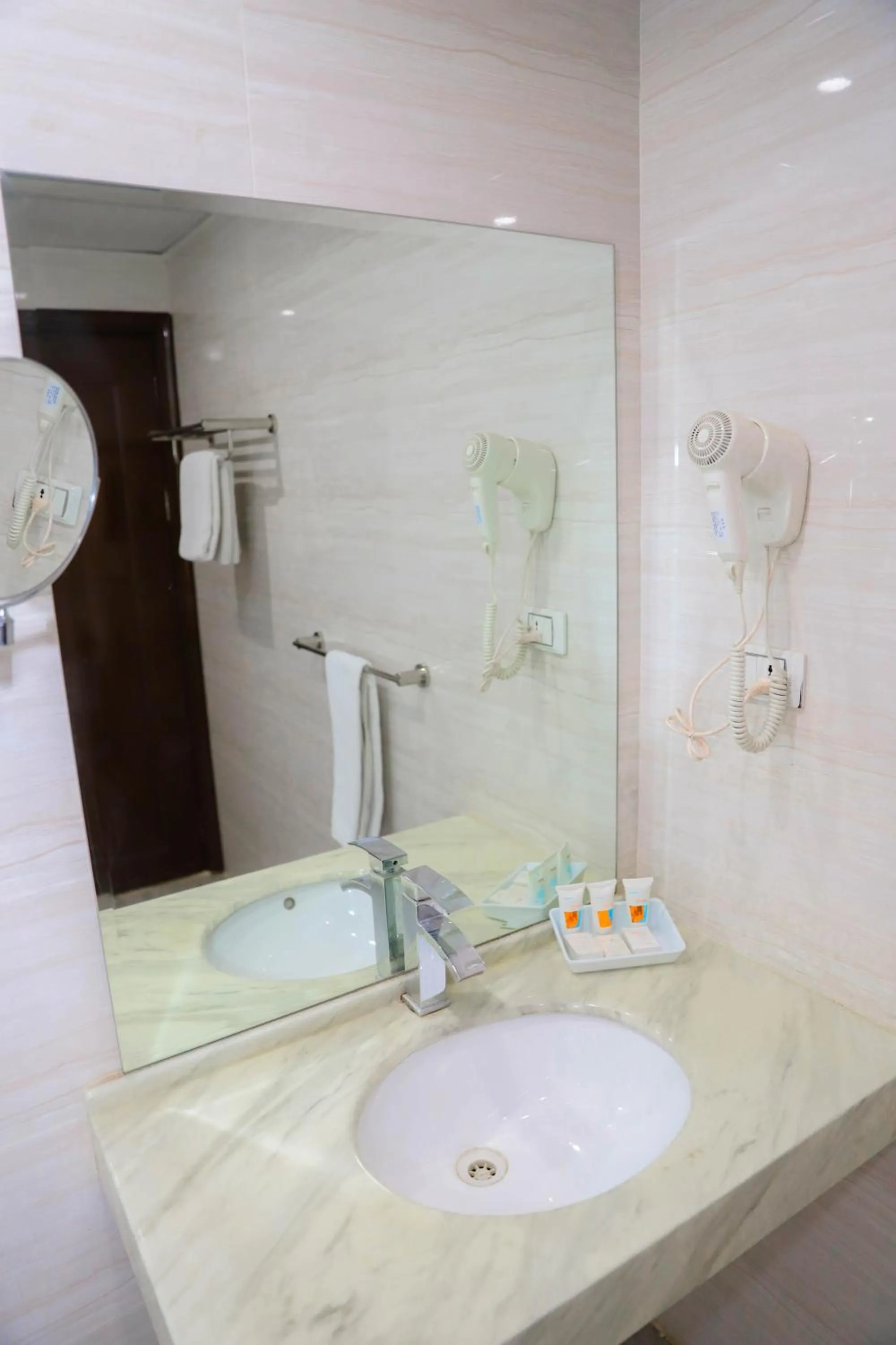 Shower in Citymax Hotel Aswan
