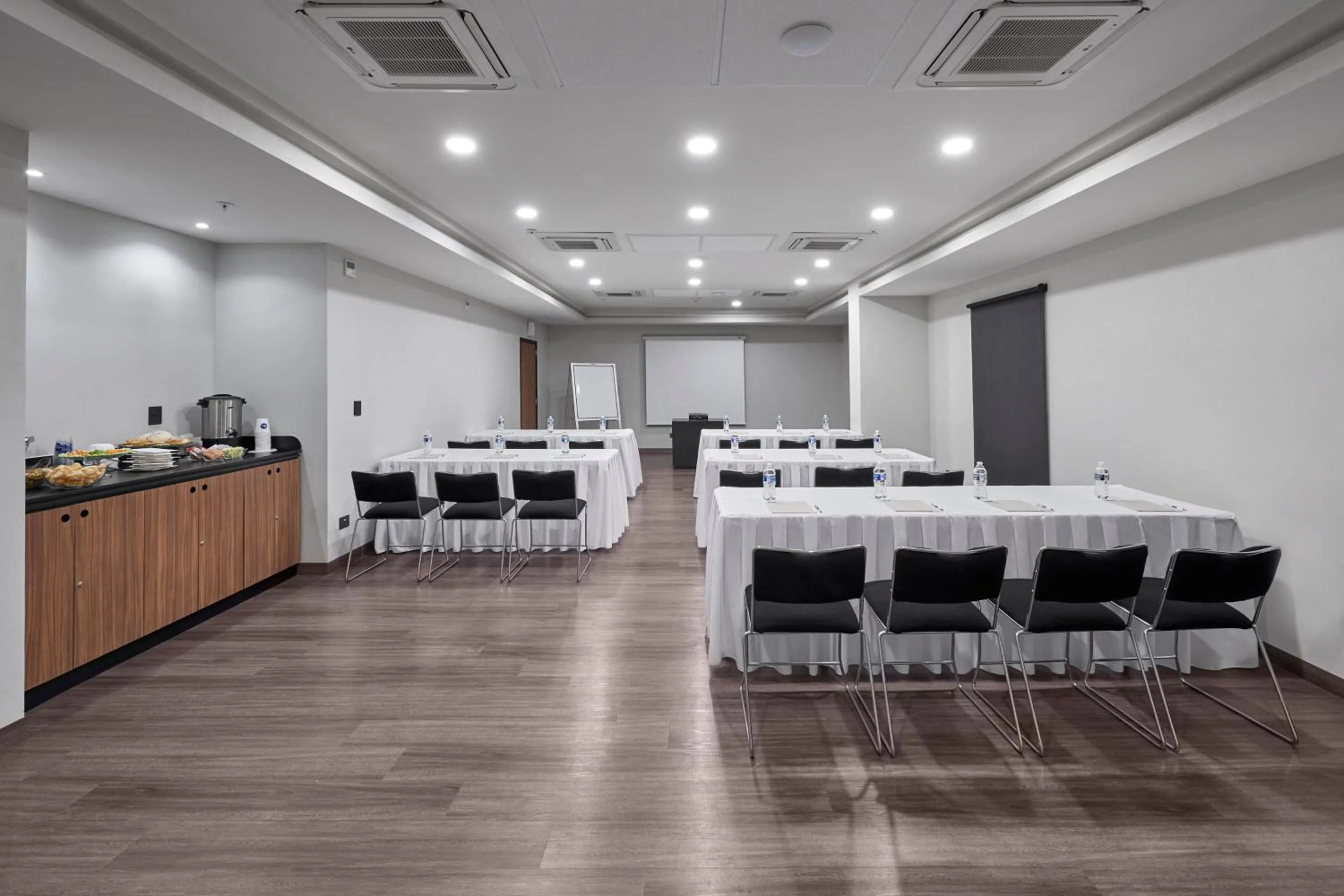 Meeting/conference room in City Express by Marriott Monterrey Lindavista