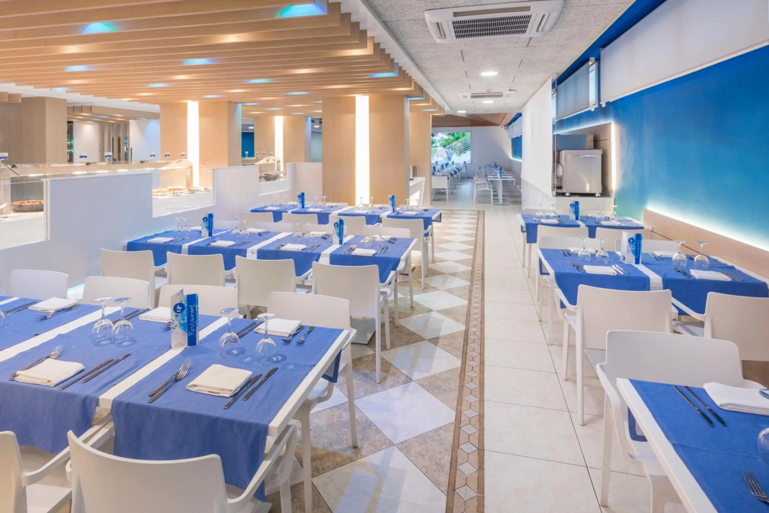 Restaurant/places to eat in Hotel Montemar Maritim