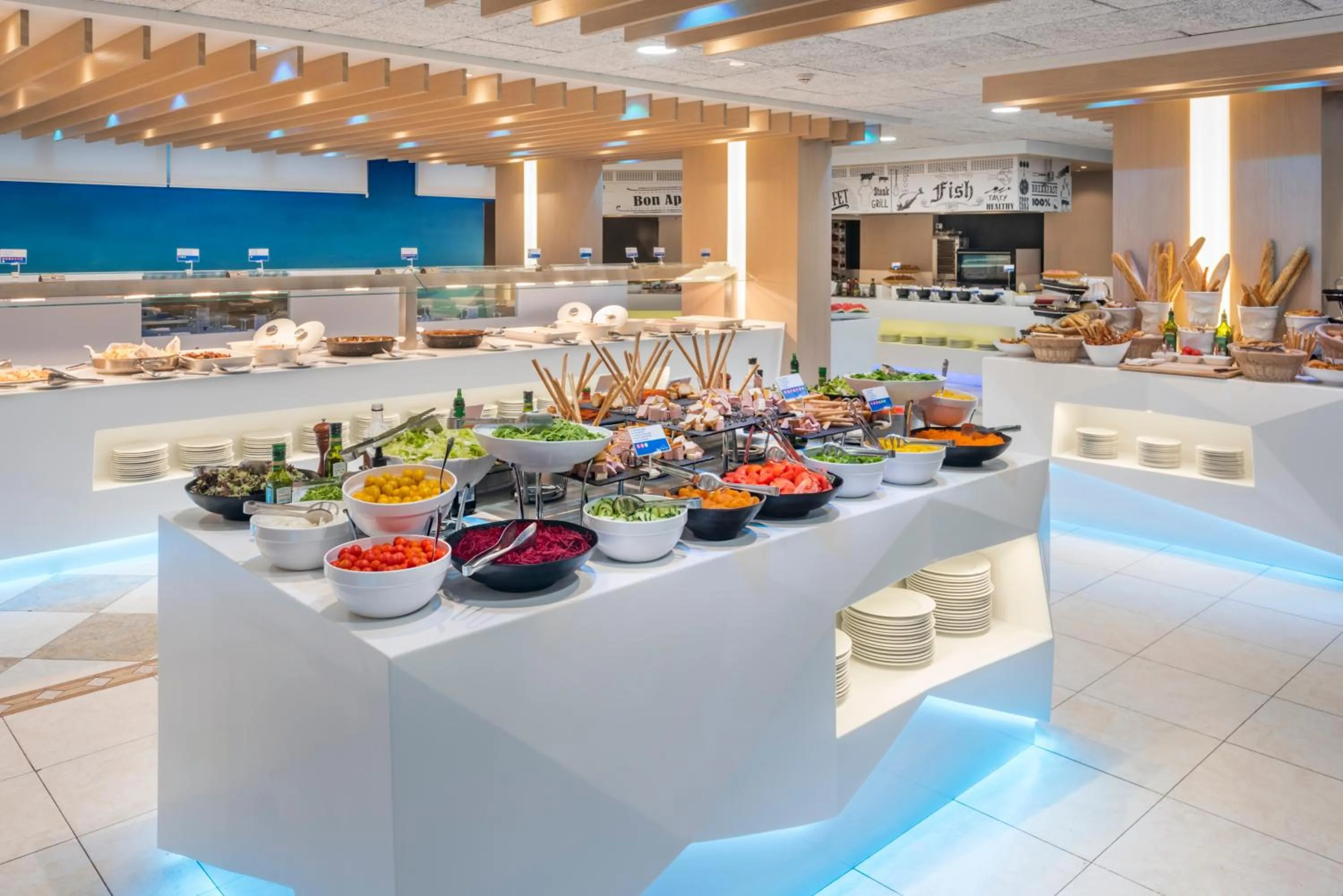 Restaurant/places to eat in Hotel Montemar Maritim