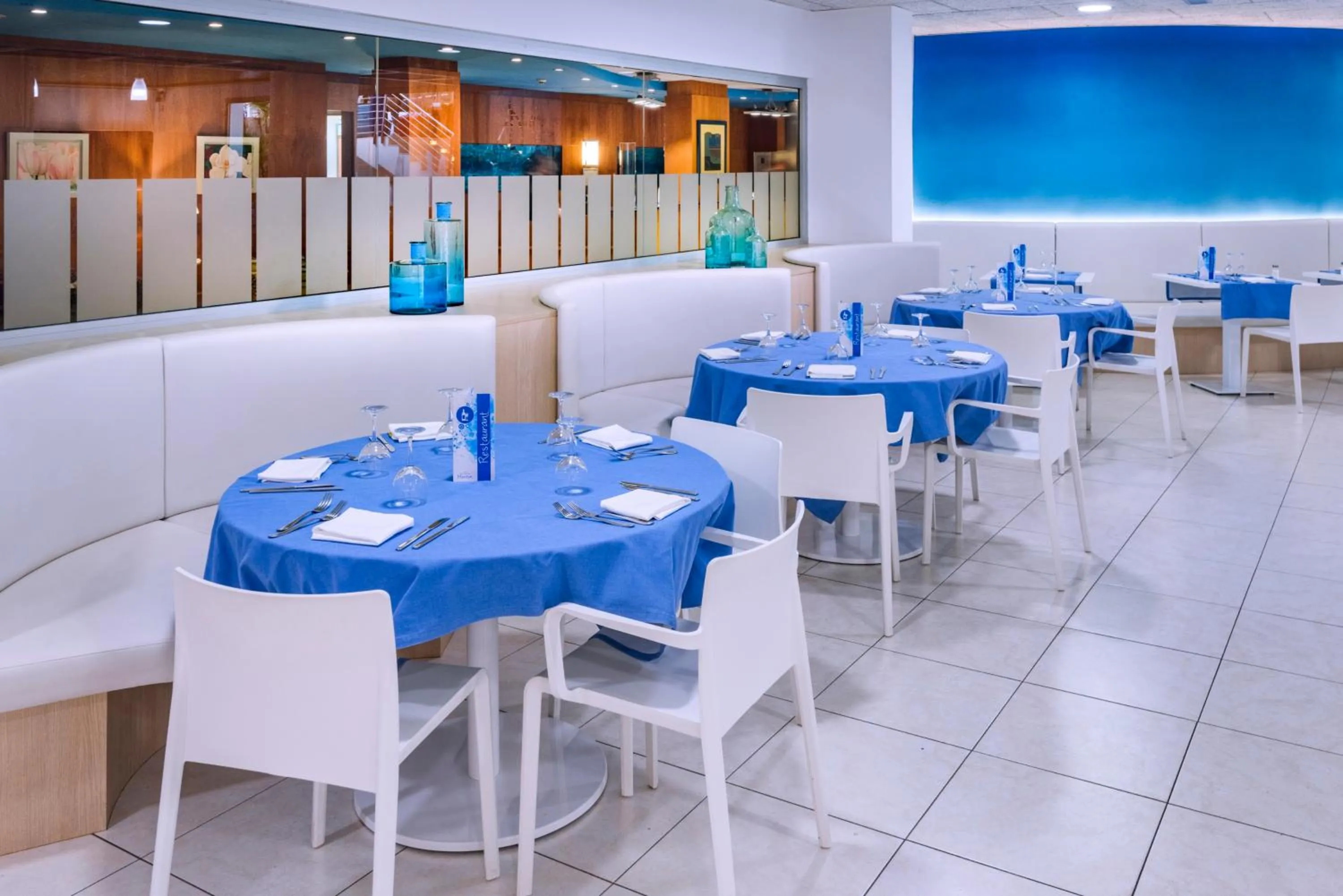 Restaurant/places to eat in Hotel Montemar Maritim