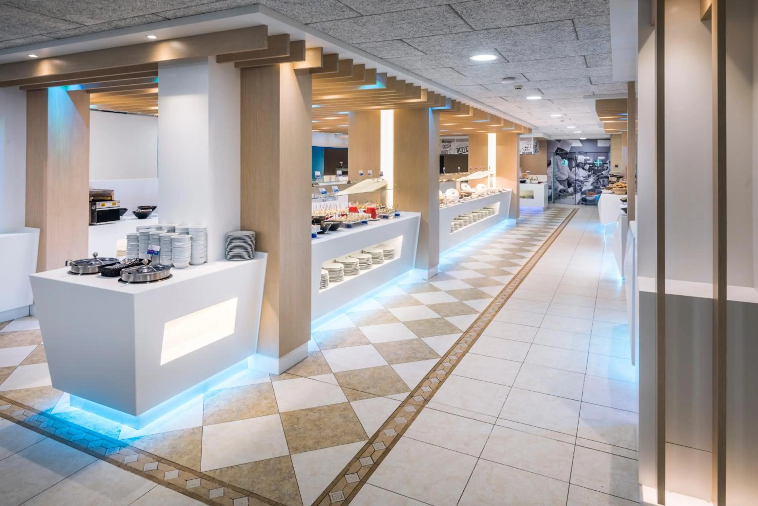 Restaurant/places to eat in Hotel Montemar Maritim