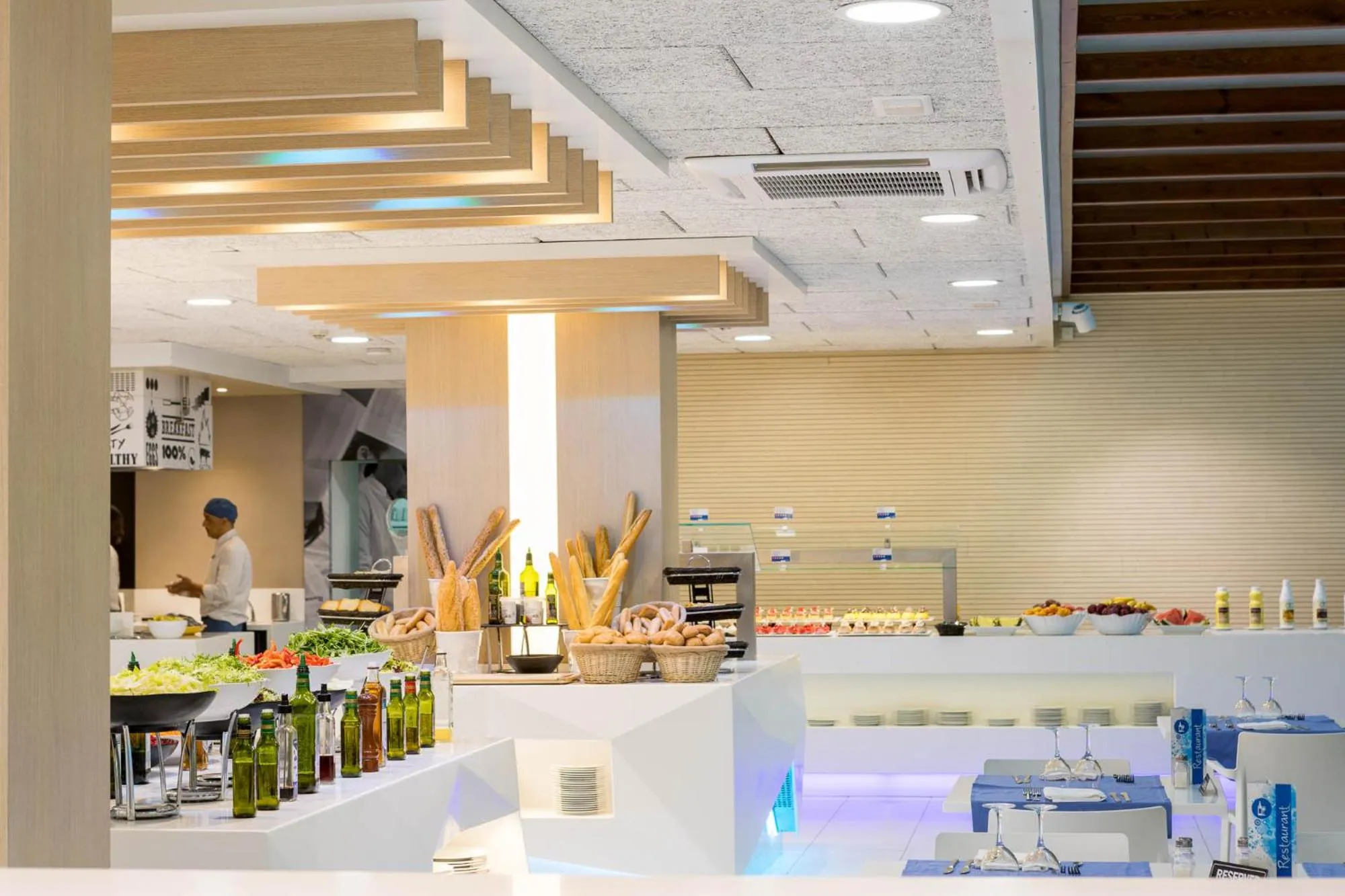 Restaurant/places to eat in Hotel Montemar Maritim