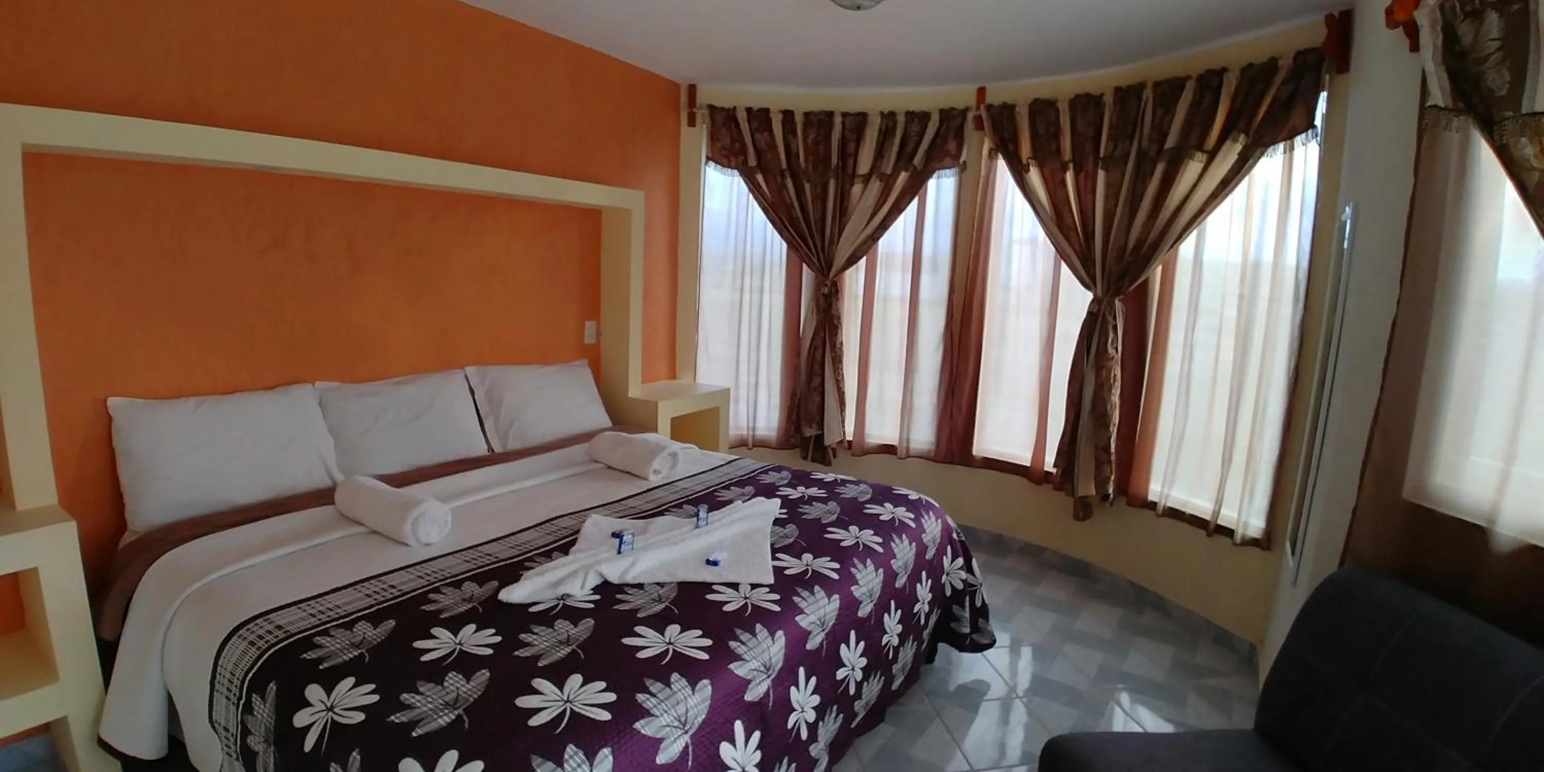 Bed in Hotel Roseville