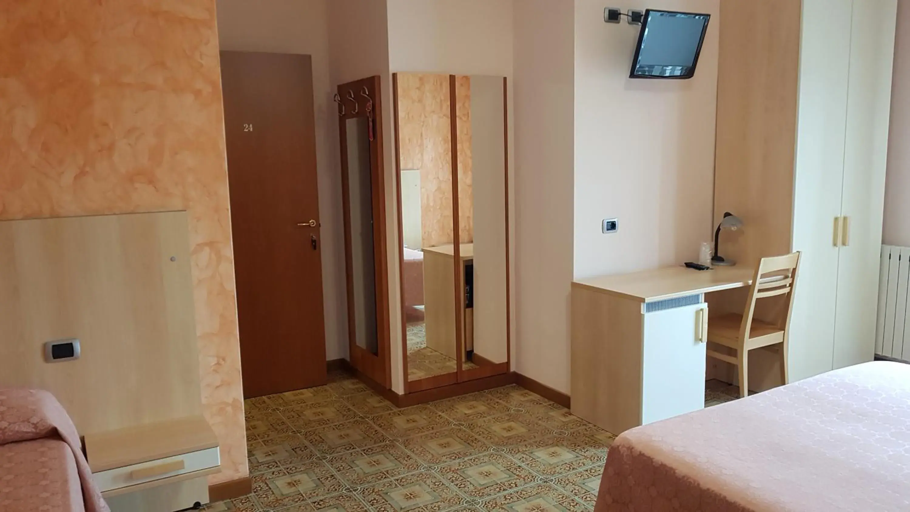 Triple Room - single occupancy in La Collina Triple Room - single occupancy in La Collina