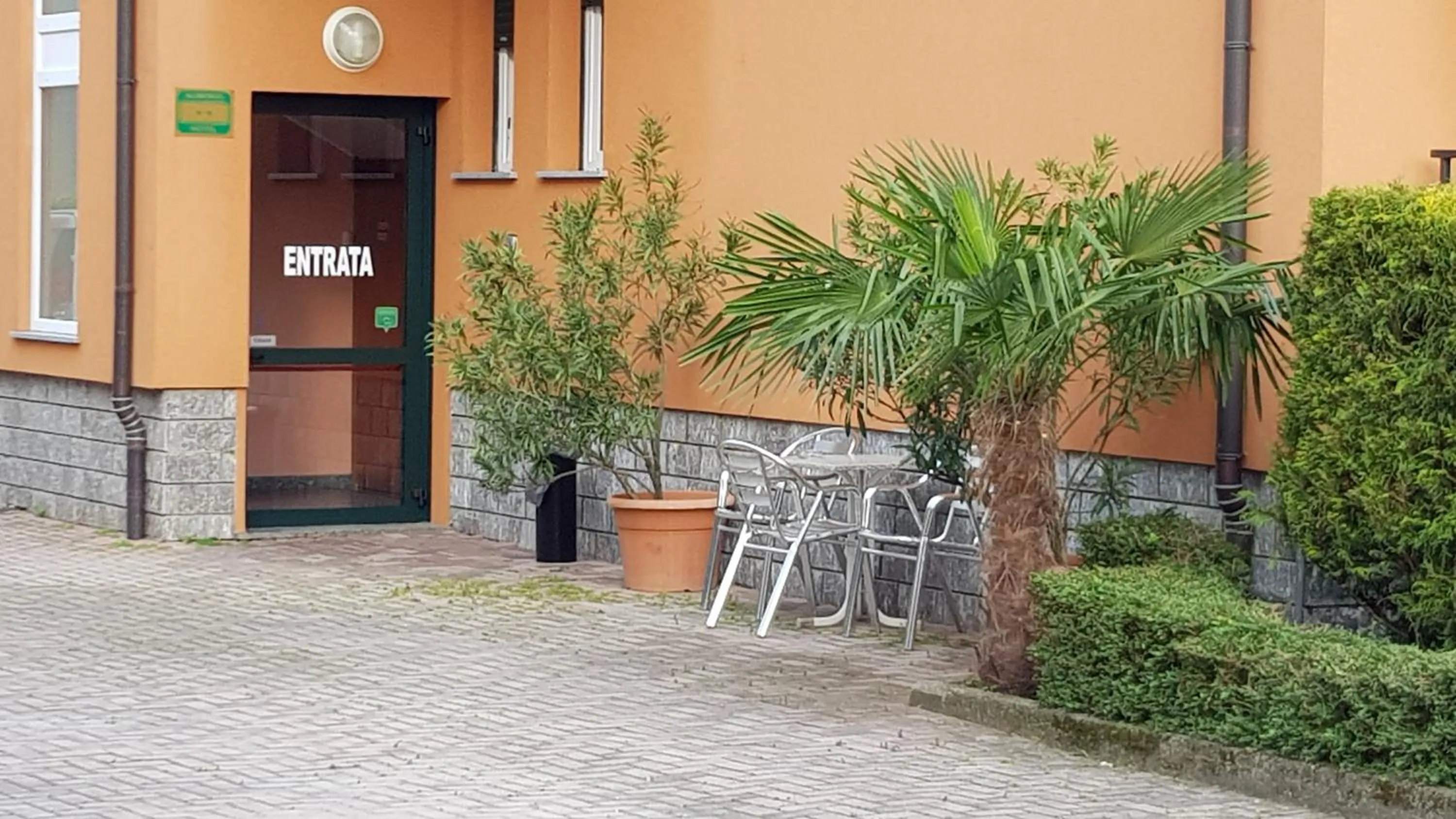 Facade/entrance in La Collina