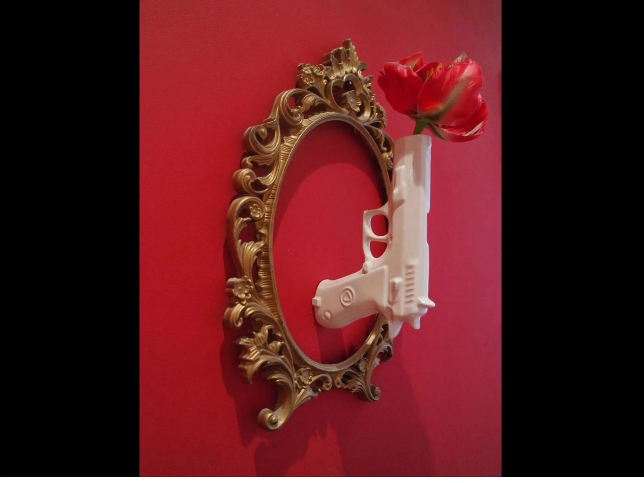 Decorative detail in Alberti - Bed & Bike