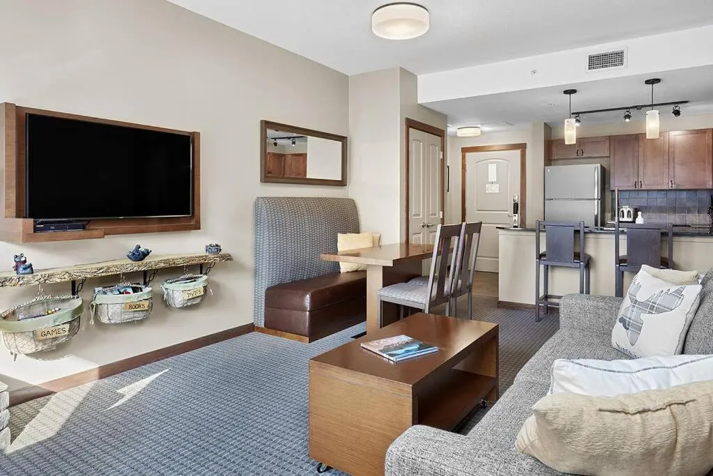 Mountain View Escape with open hot tub, Views!!